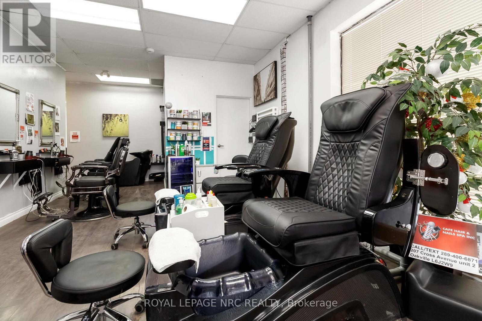 












B - 207 CROSS STREET

,
Oakville (QE Queen Elizabeth),




Ontario
L6J2W9

