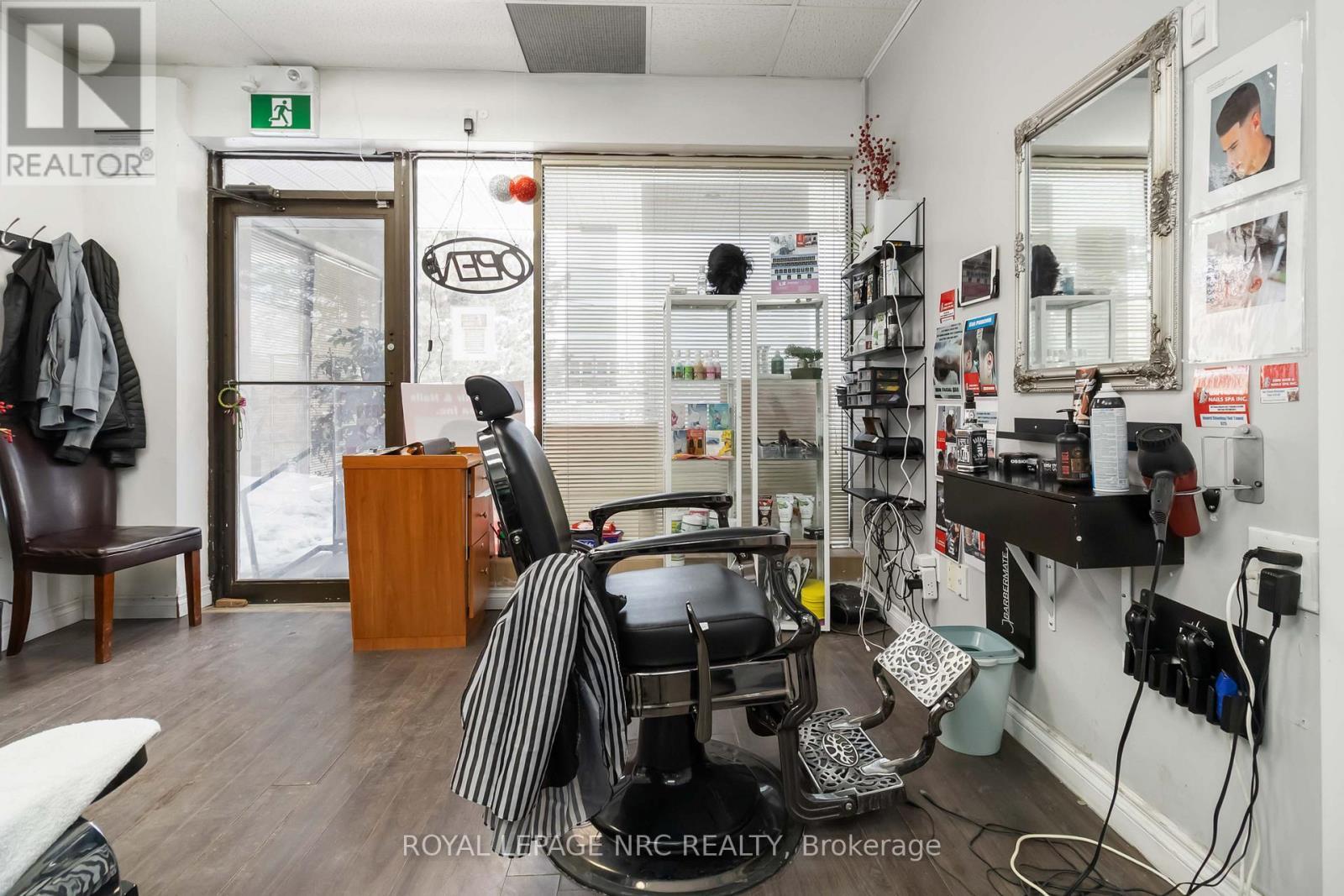 












B - 207 CROSS STREET

,
Oakville (QE Queen Elizabeth),




Ontario
L6J2W9

