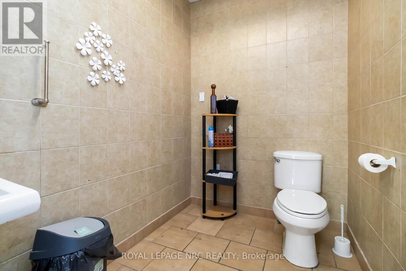 












B - 207 CROSS STREET

,
Oakville (QE Queen Elizabeth),




Ontario
L6J2W9

