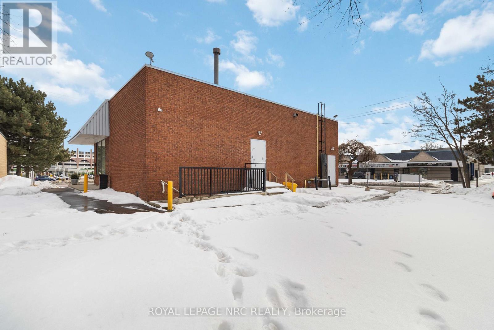 












B - 207 CROSS STREET

,
Oakville (QE Queen Elizabeth),




Ontario
L6J2W9

