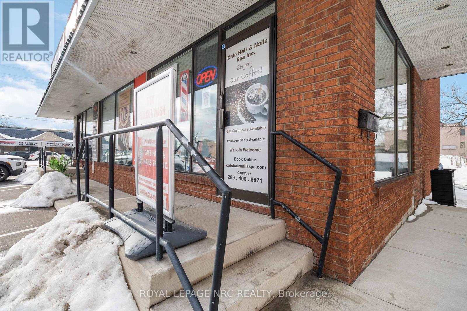 












B - 207 CROSS STREET

,
Oakville (QE Queen Elizabeth),




Ontario
L6J2W9

