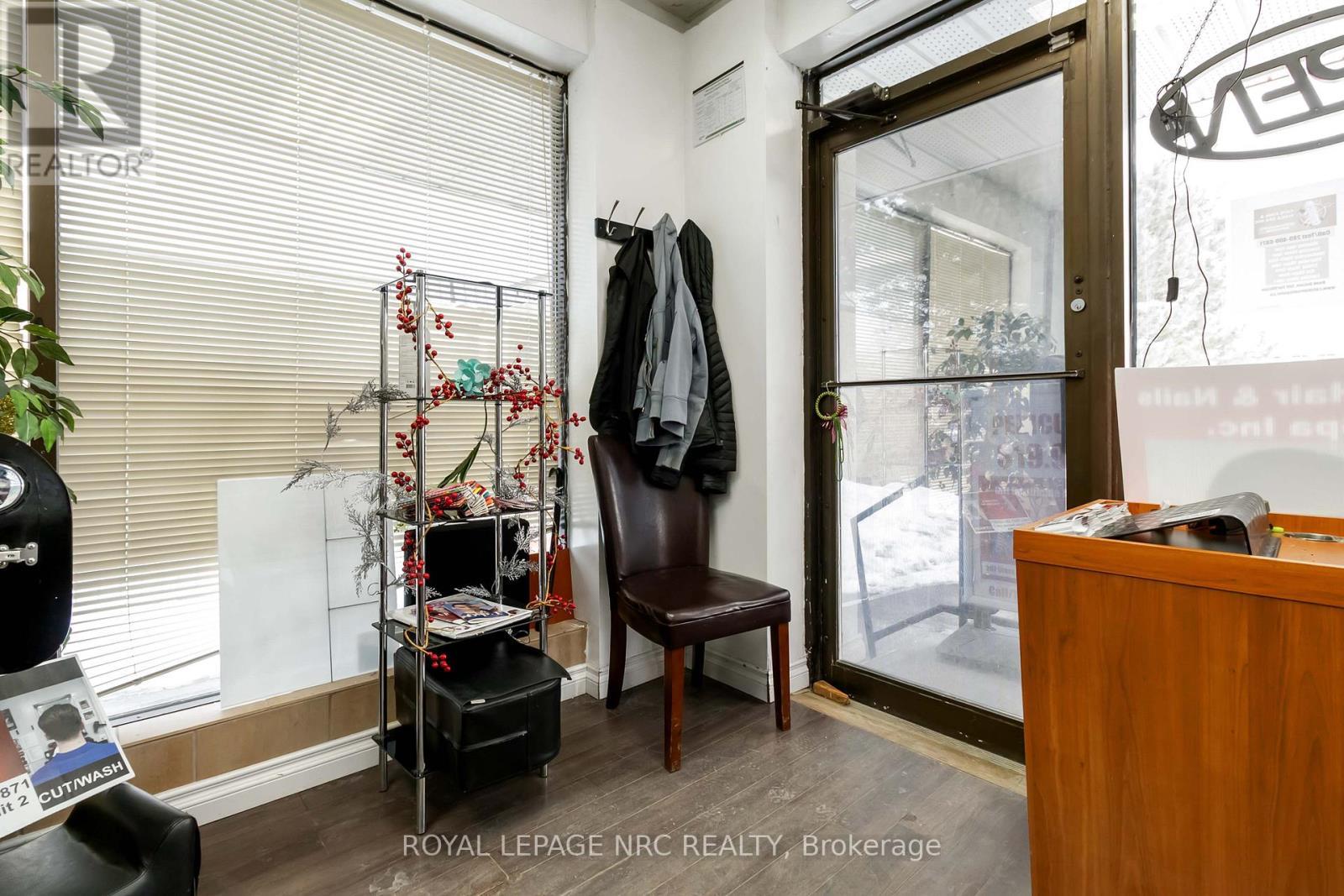 












B - 207 CROSS STREET

,
Oakville (QE Queen Elizabeth),




Ontario
L6J2W9

