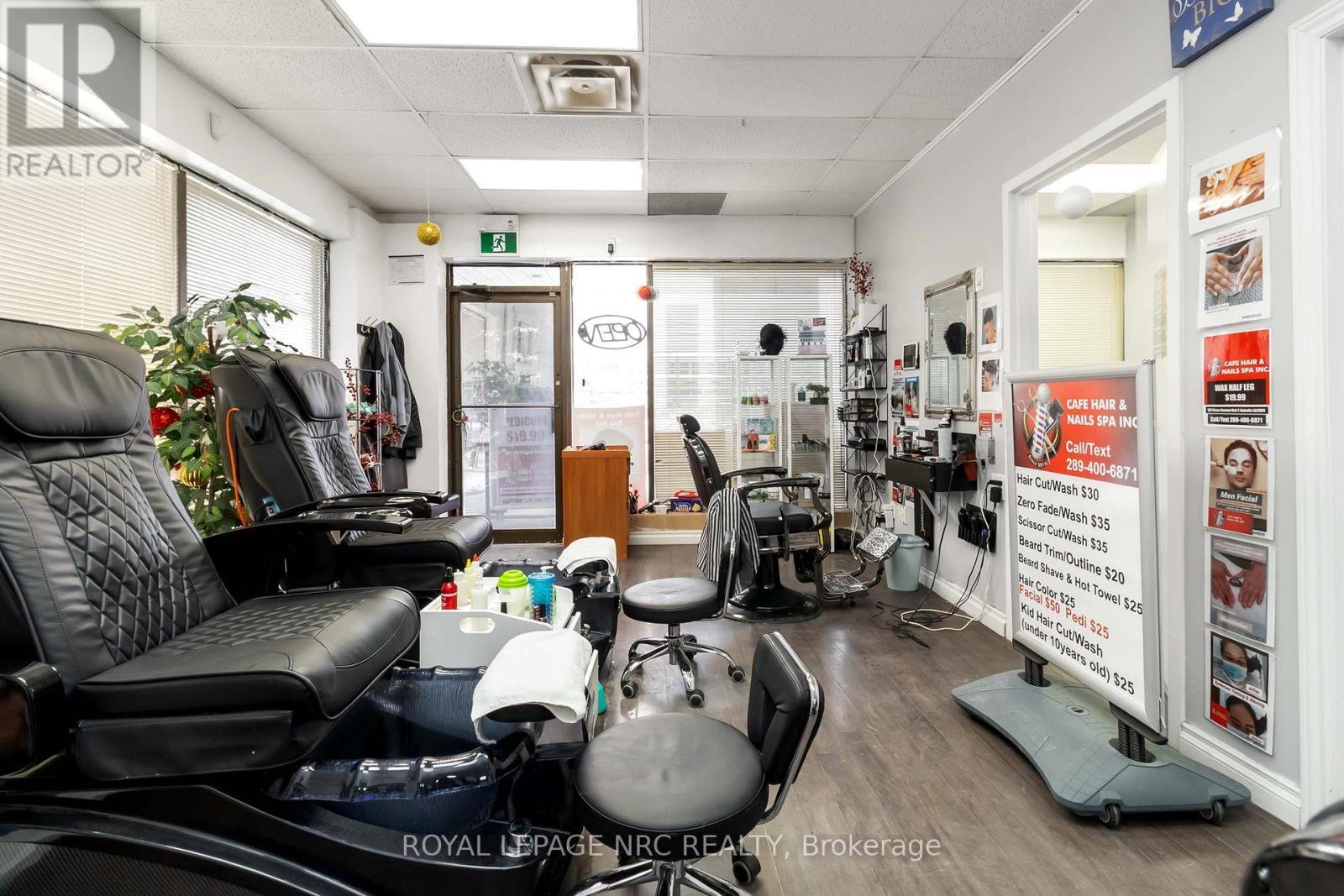 












B - 207 CROSS STREET

,
Oakville (QE Queen Elizabeth),




Ontario
L6J2W9


