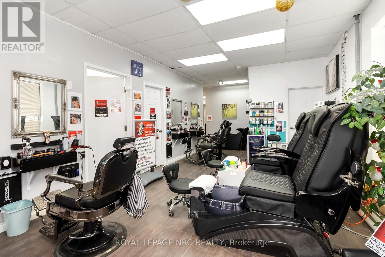 












B - 207 CROSS STREET

,
Oakville (QE Queen Elizabeth),




Ontario
L6J2W9

