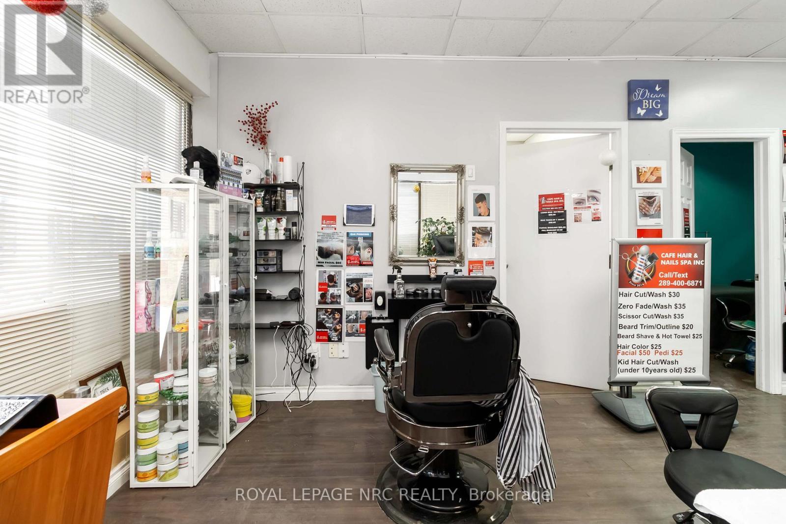 












B - 207 CROSS STREET

,
Oakville (QE Queen Elizabeth),




Ontario
L6J2W9

