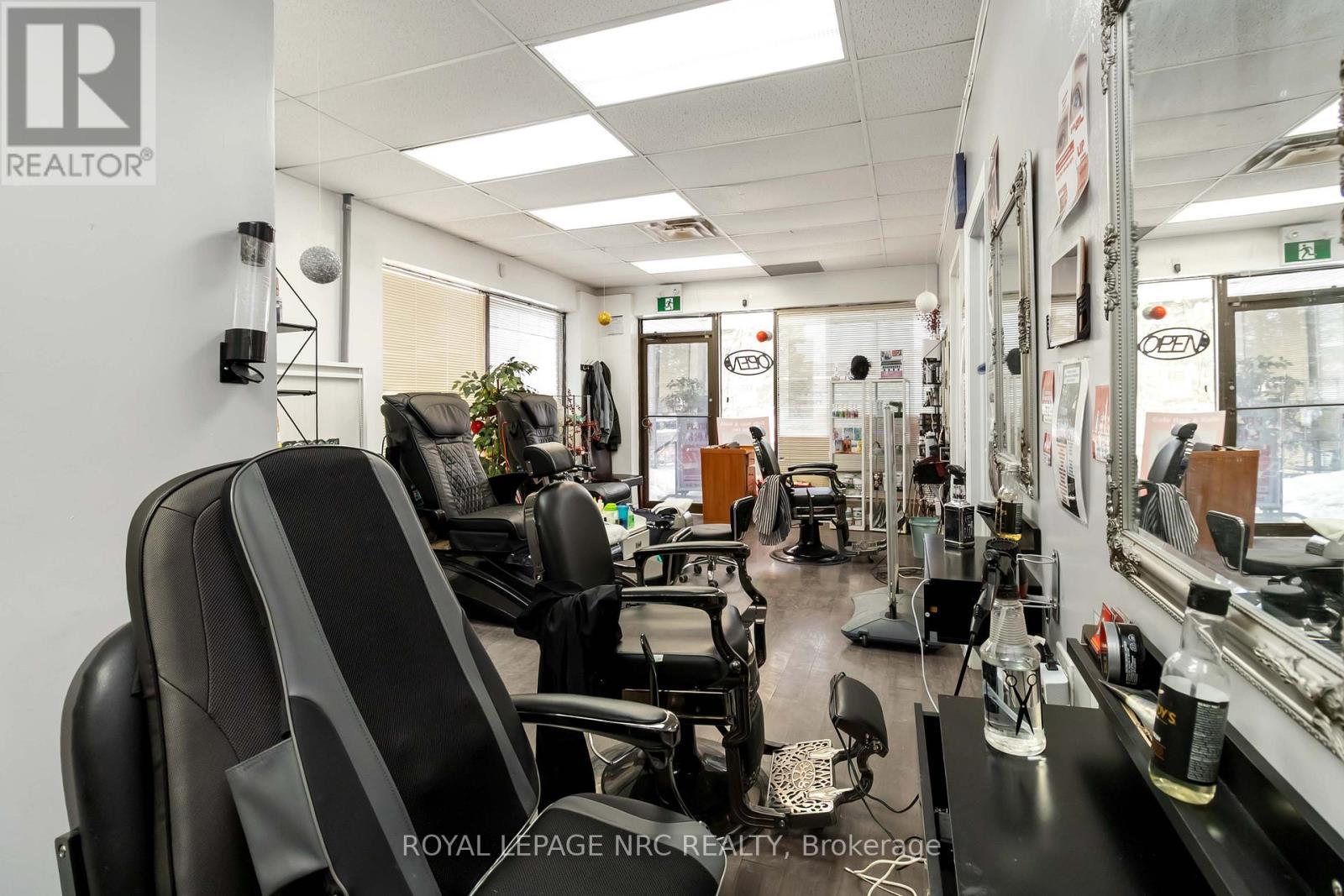












B - 207 CROSS STREET

,
Oakville (QE Queen Elizabeth),




Ontario
L6J2W9

