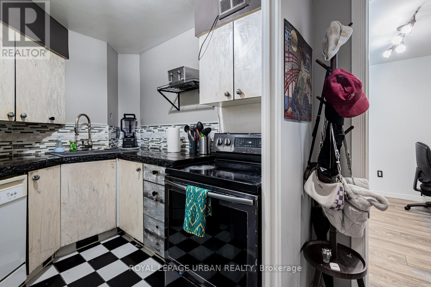 












505 - 25 MAITLAND STREET

,
Toronto,




Ontario
M4Y2W1


