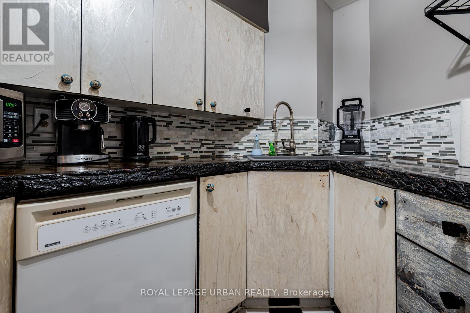 












505 - 25 MAITLAND STREET

,
Toronto,




Ontario
M4Y2W1

