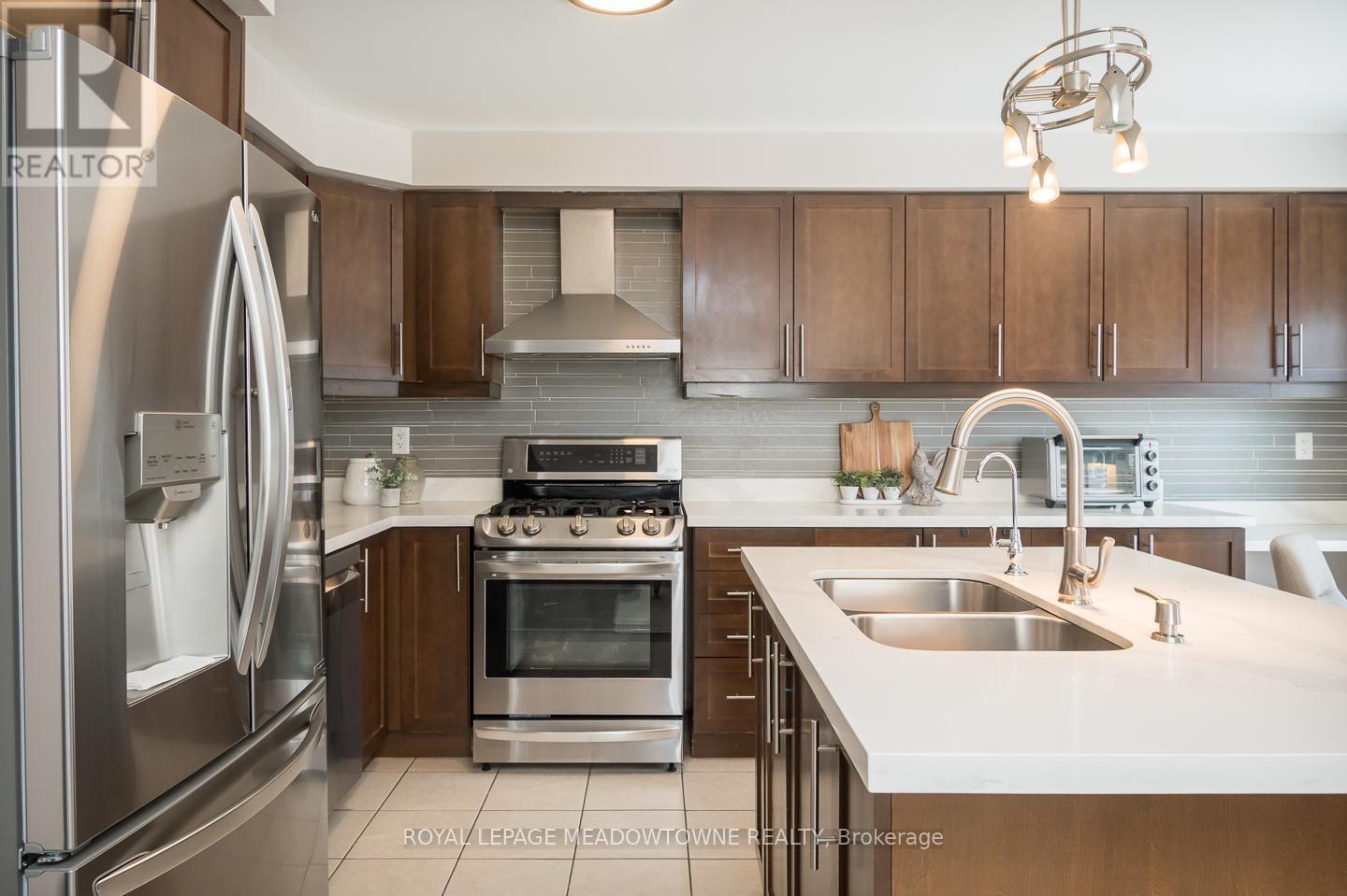 












554 SPEYER CIRCLE

,
Milton,




Ontario
L9T0Y1

