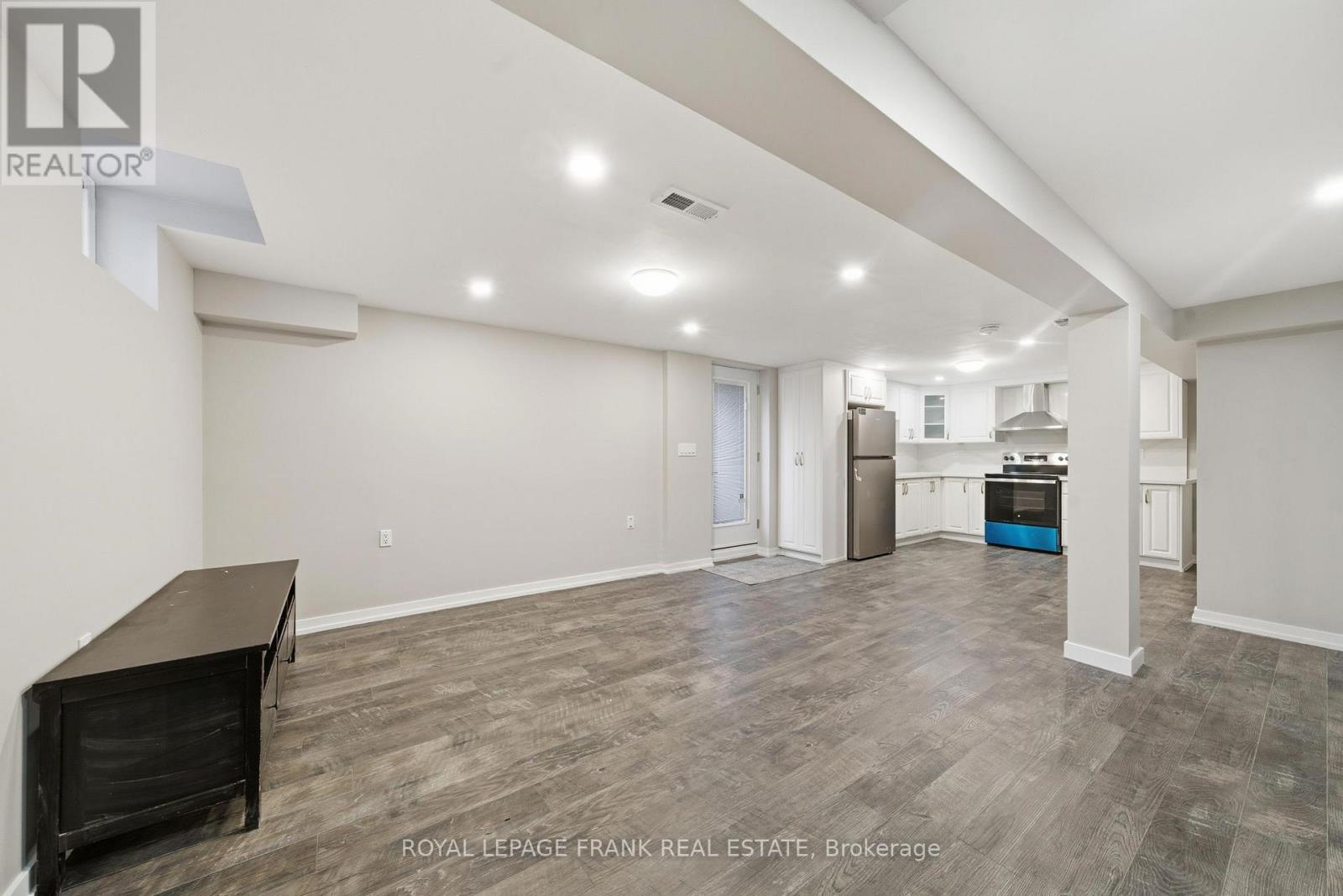 












BASEMENT - 32 HEARNE CRESCENT

,
Ajax (Central),




Ontario
L1T3P5

