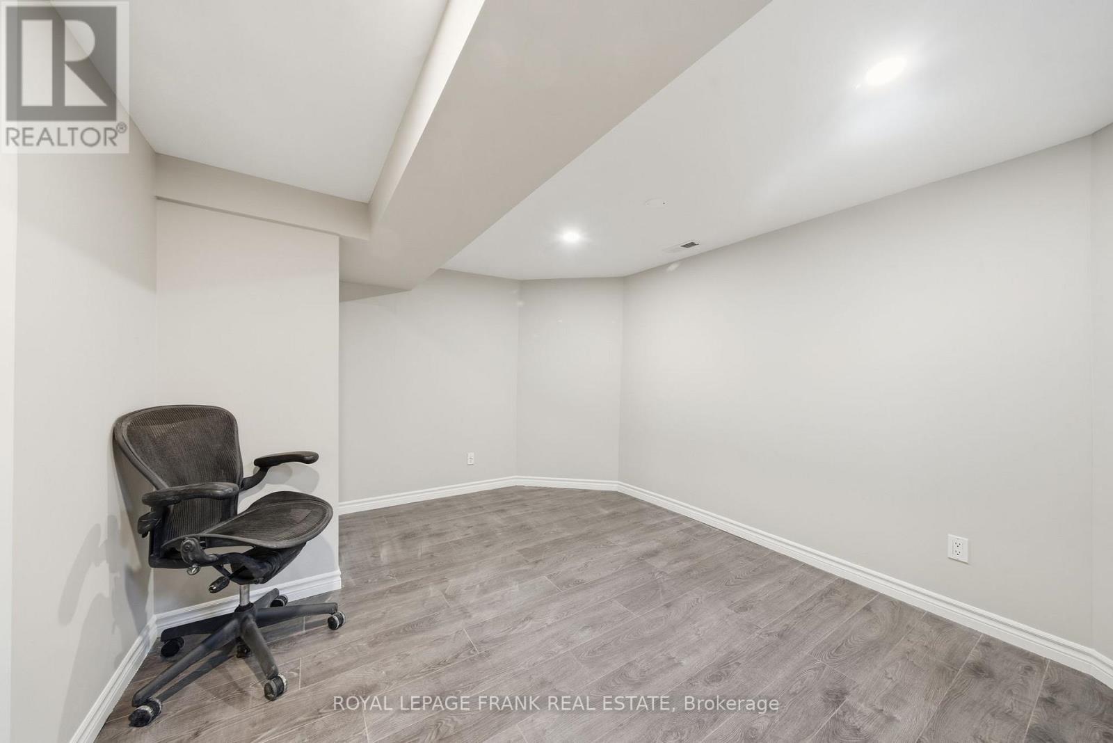 












BASEMENT - 32 HEARNE CRESCENT

,
Ajax (Central),




Ontario
L1T3P5

