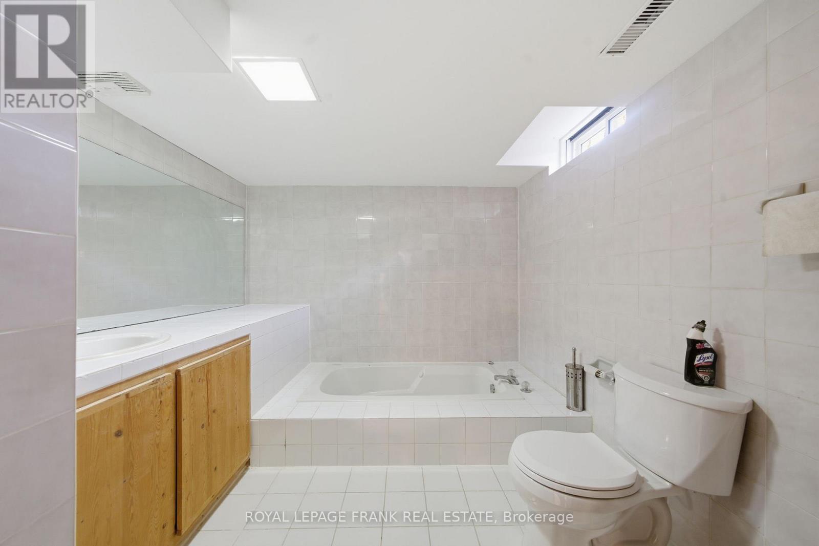 












BASEMENT - 32 HEARNE CRESCENT

,
Ajax (Central),




Ontario
L1T3P5

