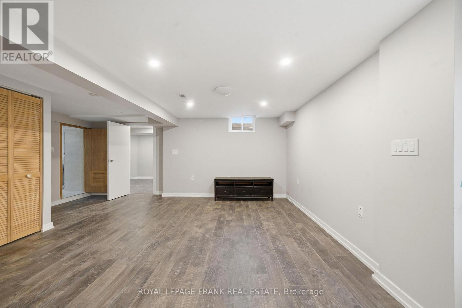 












BASEMENT - 32 HEARNE CRESCENT

,
Ajax (Central),




Ontario
L1T3P5

