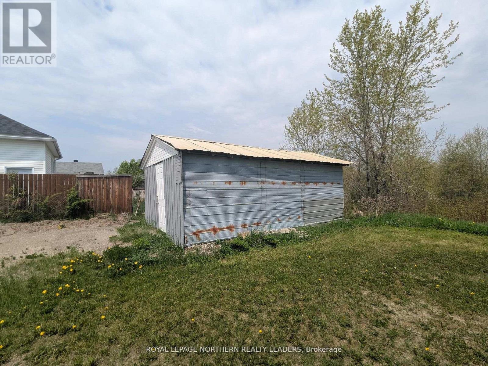 












CON 2 N PT LOT 12 WHITNEY

,
Timmins (SP - Connaught Hill),







Ontario
P0N1H0

