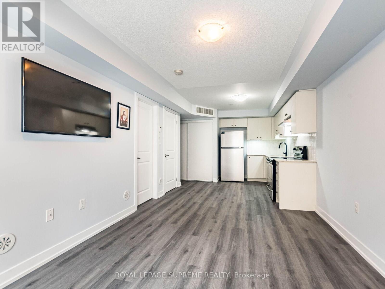 












301 - 6 DRUMMOND STREET

,
Toronto,




Ontario
M8V1Y8

