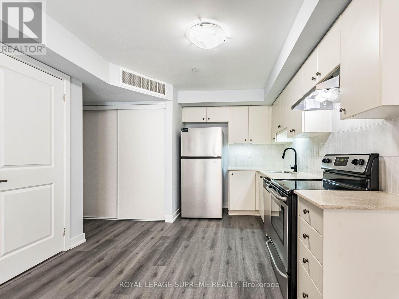 












301 - 6 DRUMMOND STREET

,
Toronto,




Ontario
M8V1Y8

