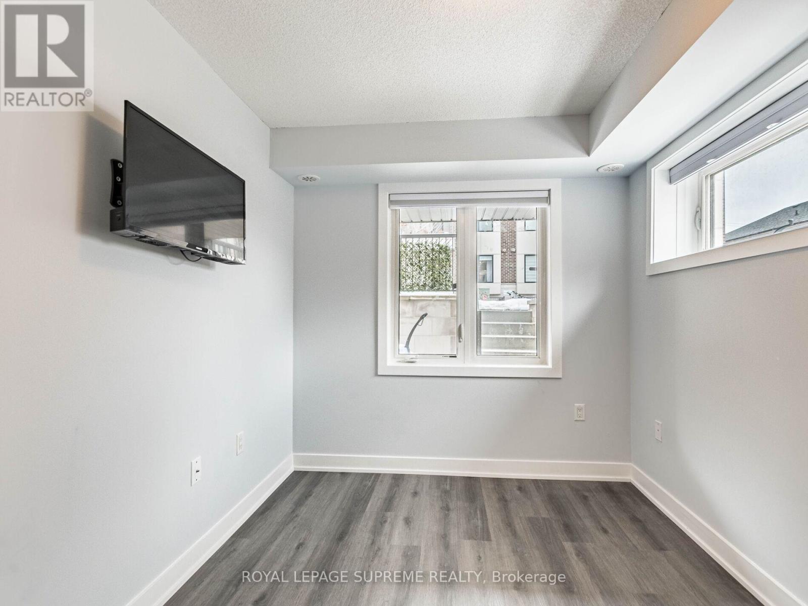 












301 - 6 DRUMMOND STREET

,
Toronto,




Ontario
M8V1Y8

