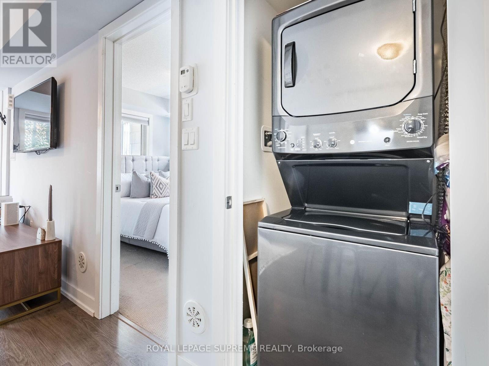 












301 - 6 DRUMMOND STREET

,
Toronto,




Ontario
M8V1Y8

