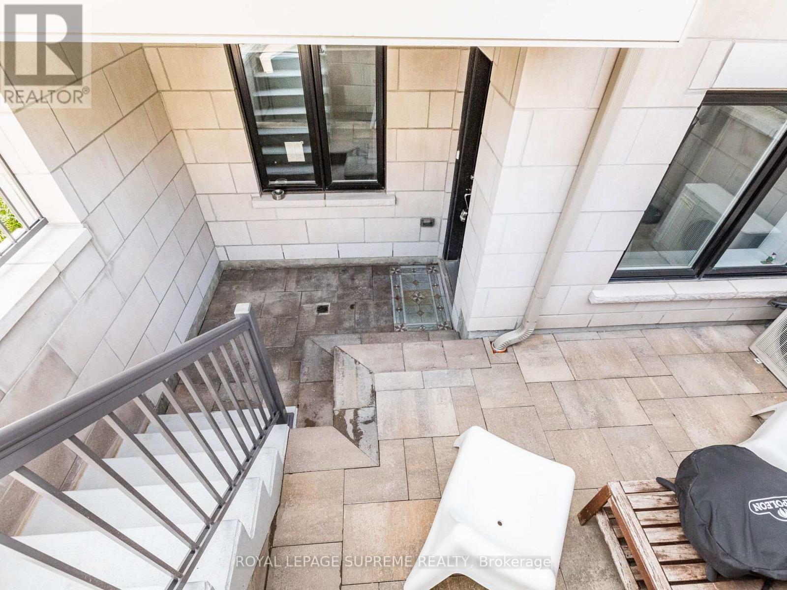 












301 - 6 DRUMMOND STREET

,
Toronto,




Ontario
M8V1Y8

