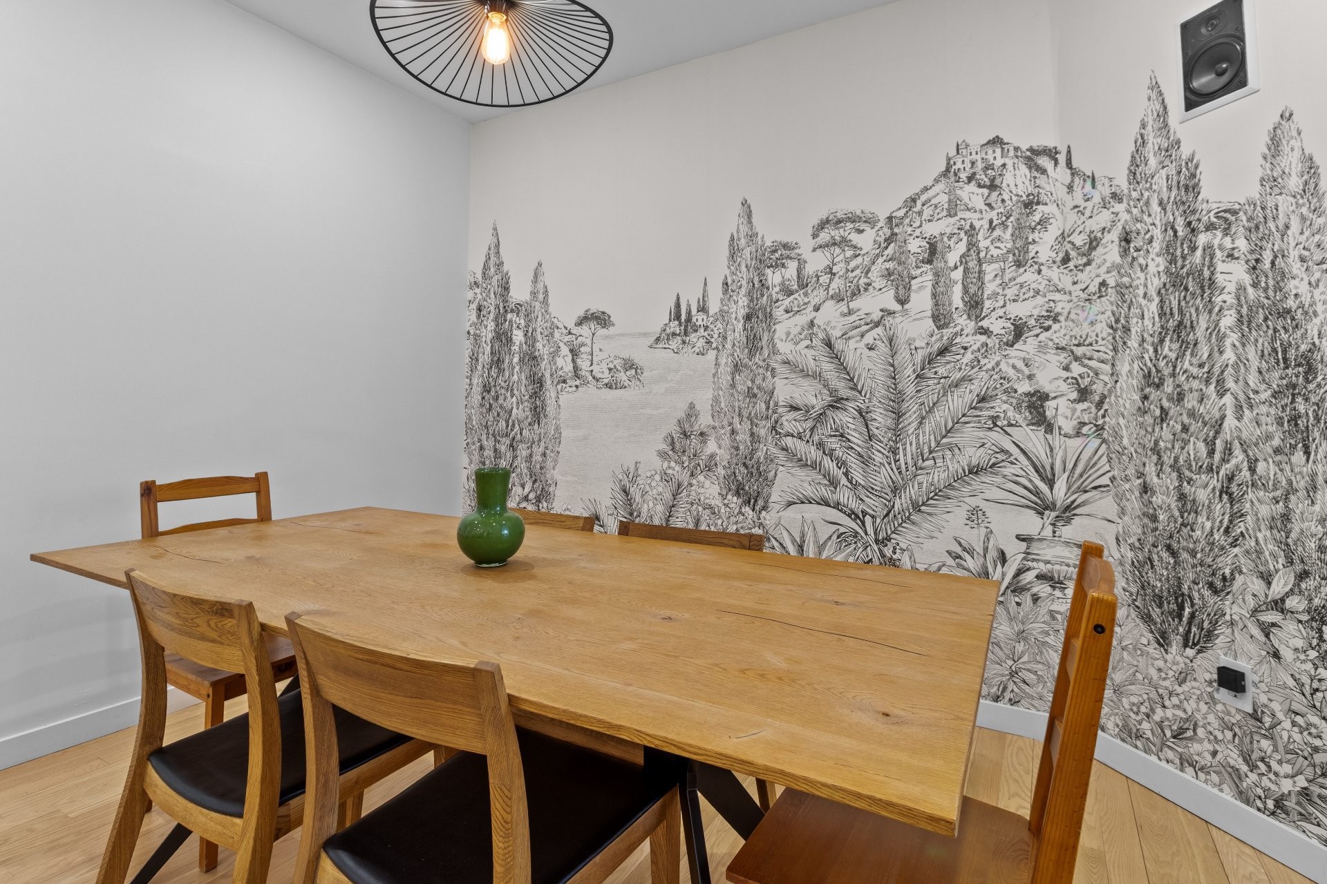 









6365


Av. des Érables

,
Montréal (Rosemont/La Petite-Patrie),




QC
H2G2M7

