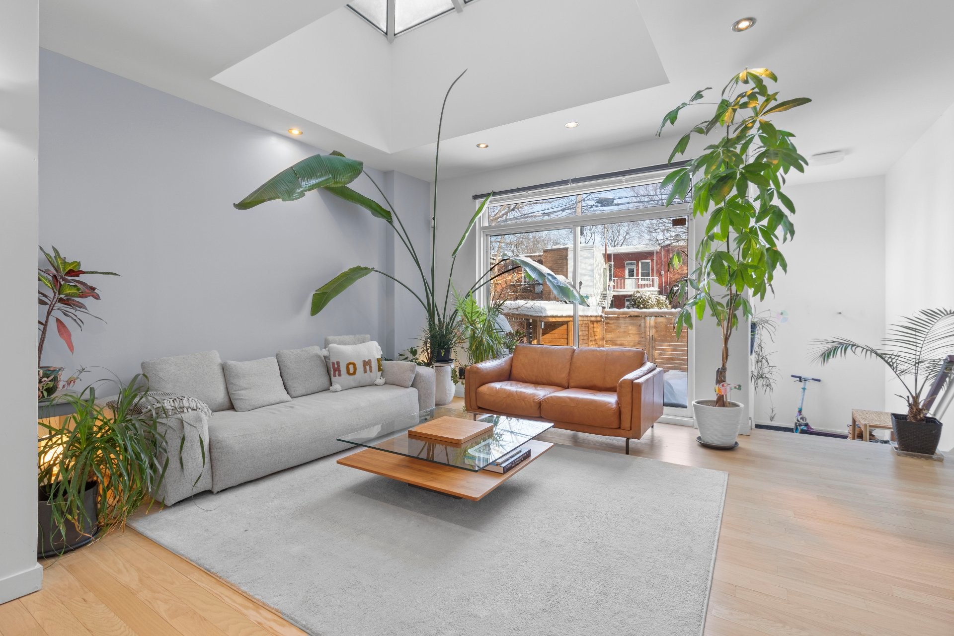 









6365


Av. des Érables

,
Montréal (Rosemont/La Petite-Patrie),




QC
H2G2M7

