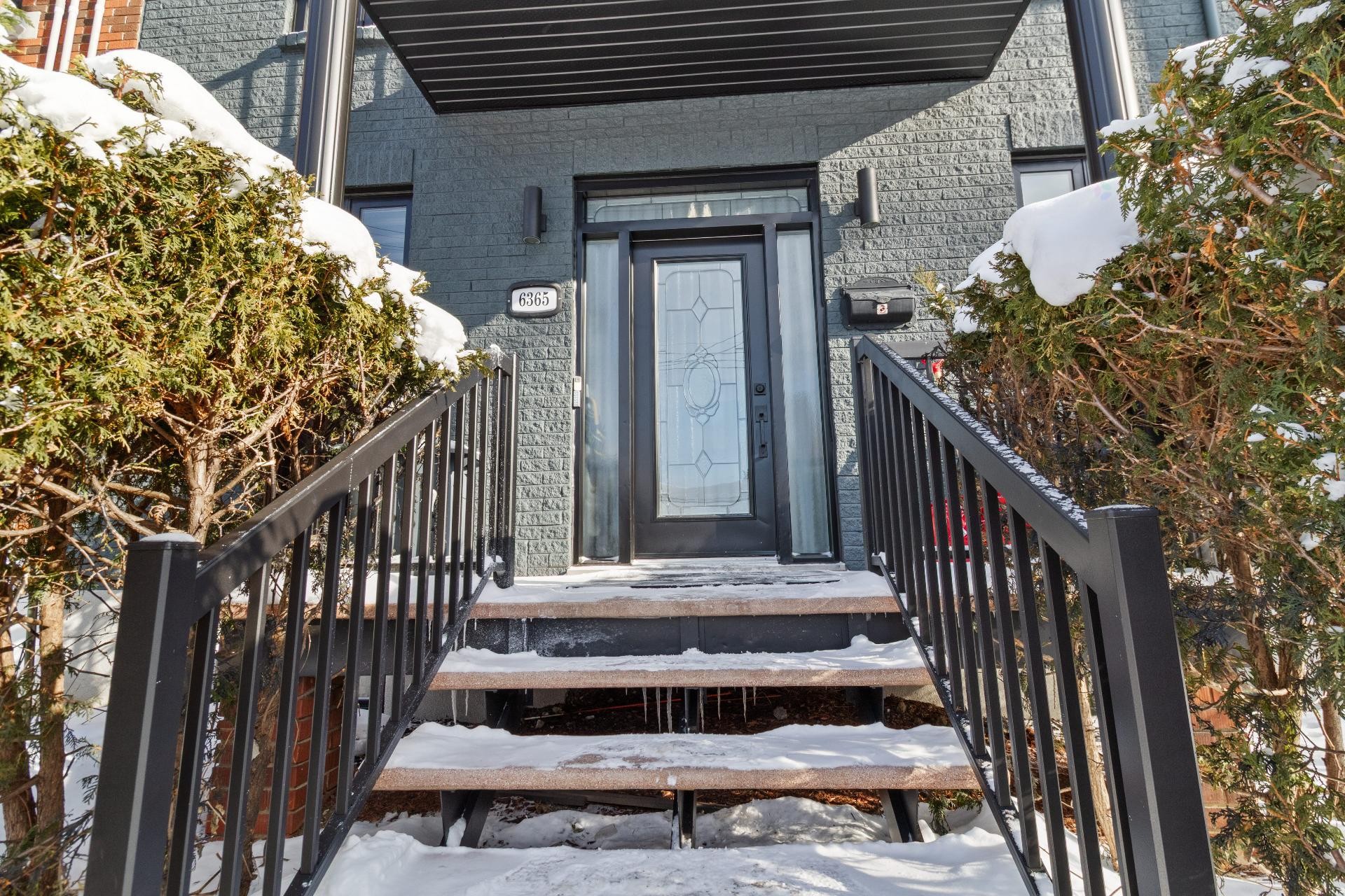 









6365


Av. des Érables

,
Montréal (Rosemont/La Petite-Patrie),




QC
H2G2M7

