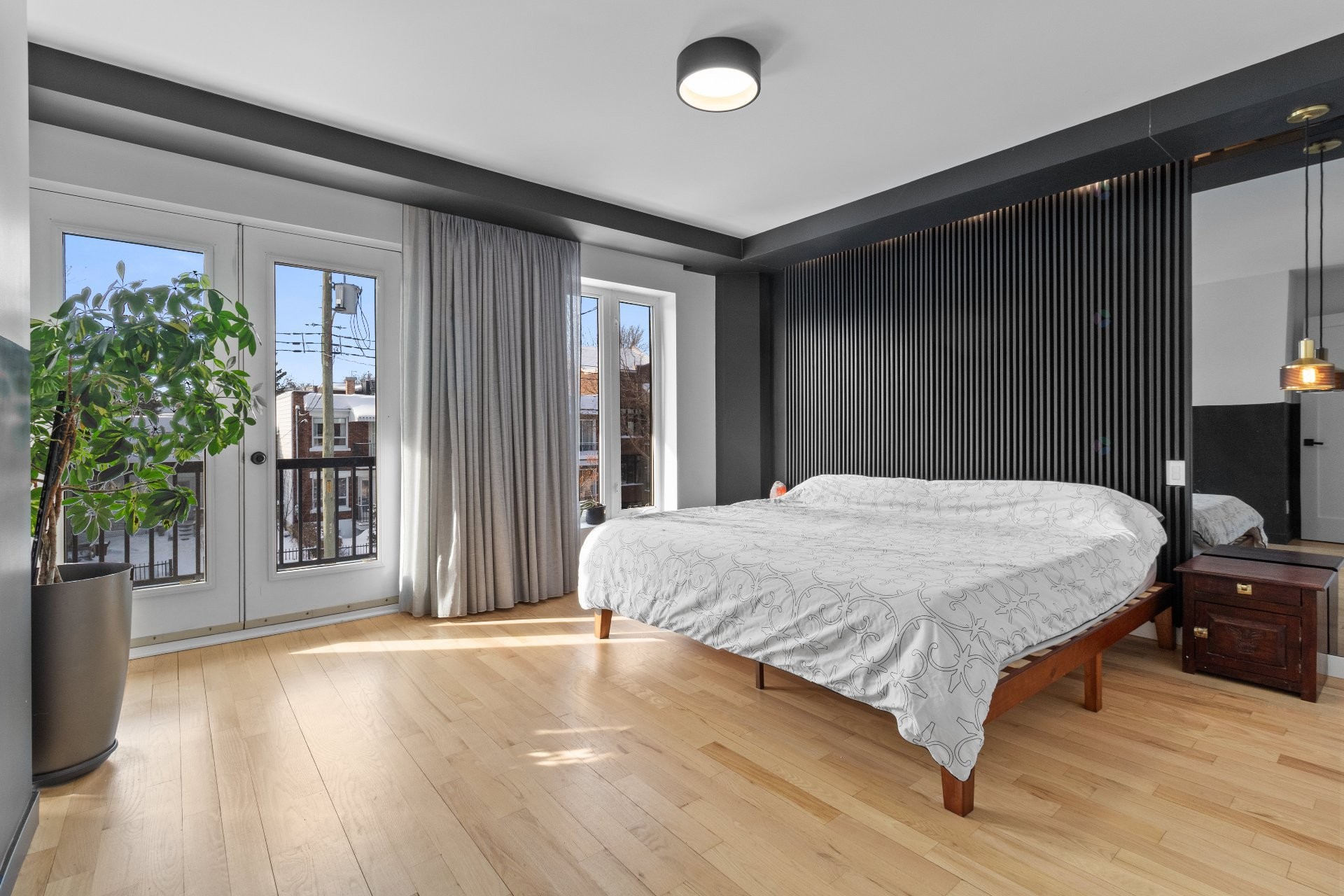 









6365


Av. des Érables

,
Montréal (Rosemont/La Petite-Patrie),




QC
H2G2M7

