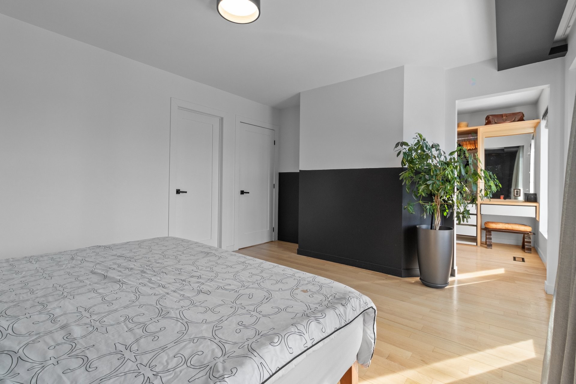 









6365


Av. des Érables

,
Montréal (Rosemont/La Petite-Patrie),




QC
H2G2M7

