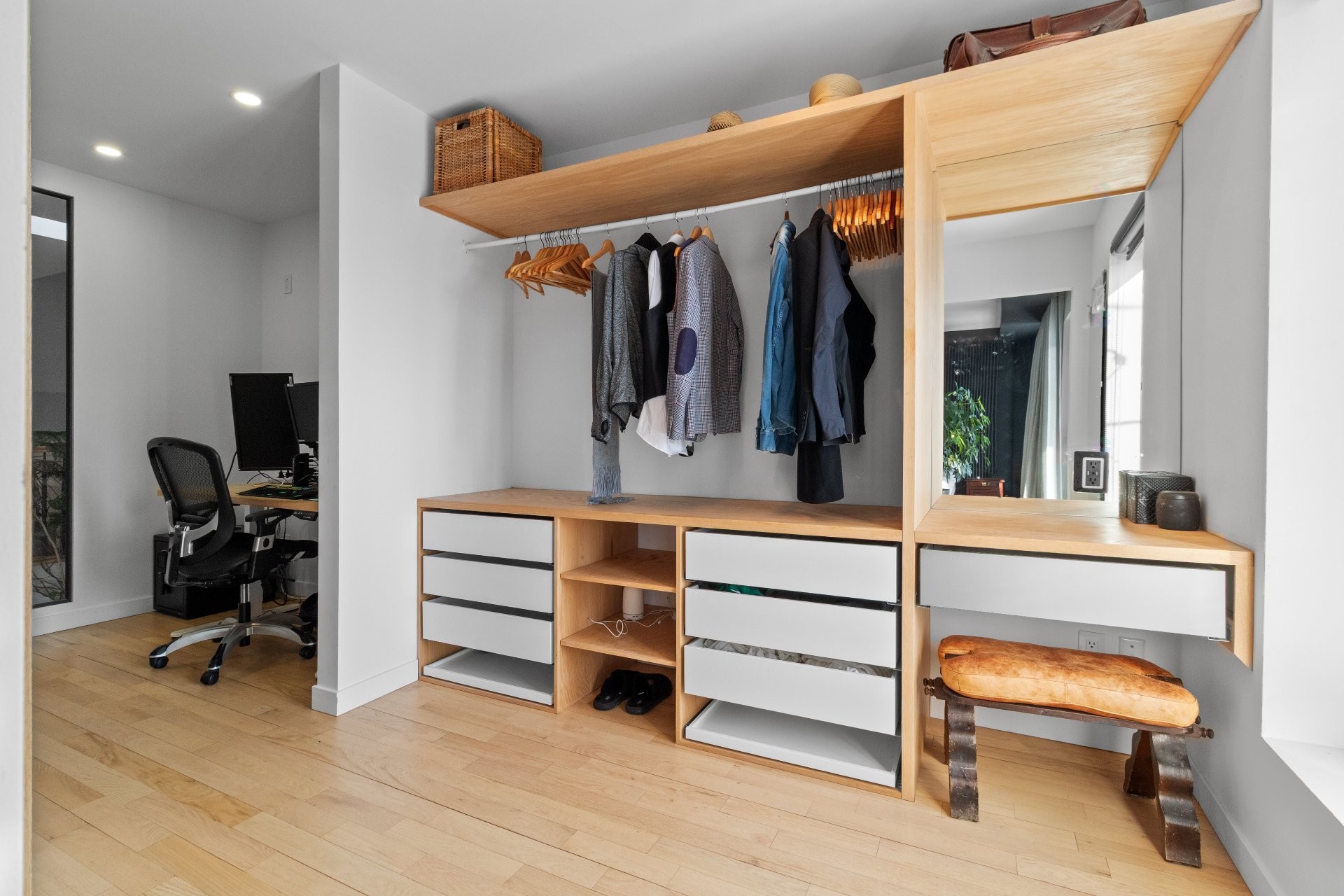 









6365


Av. des Érables

,
Montréal (Rosemont/La Petite-Patrie),




QC
H2G2M7

