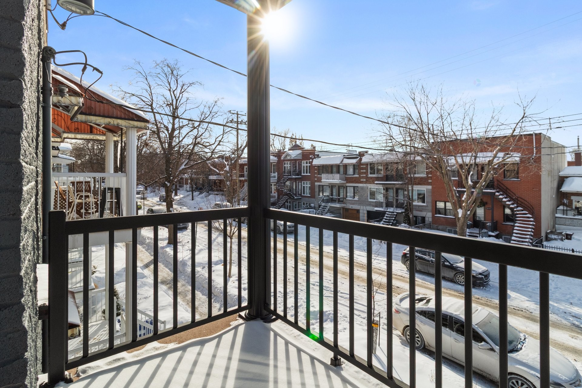 









6365


Av. des Érables

,
Montréal (Rosemont/La Petite-Patrie),




QC
H2G2M7

