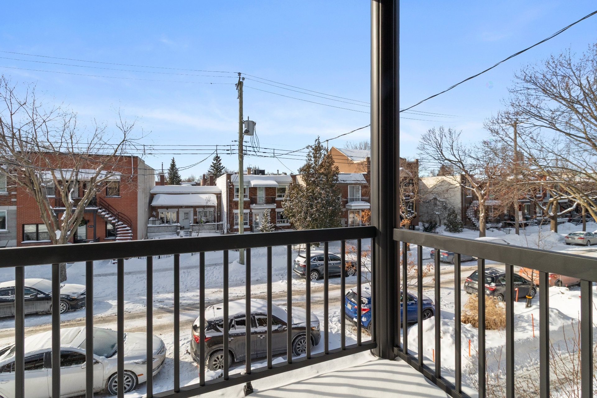 









6365


Av. des Érables

,
Montréal (Rosemont/La Petite-Patrie),




QC
H2G2M7

