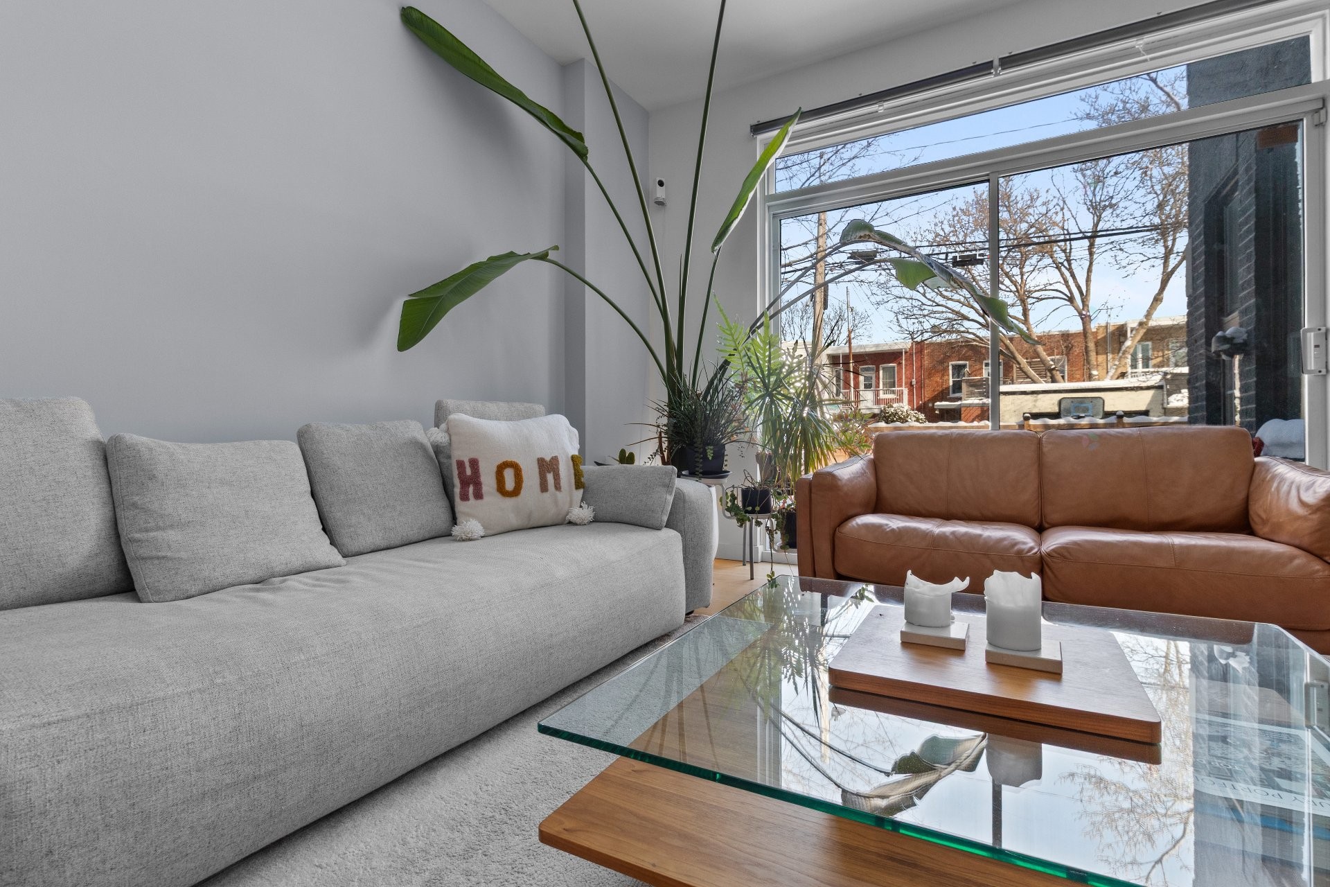 









6365


Av. des Érables

,
Montréal (Rosemont/La Petite-Patrie),




QC
H2G2M7

