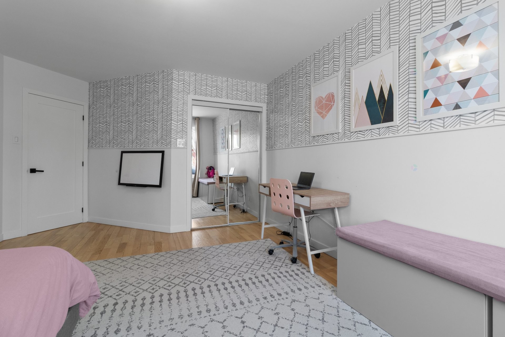 









6365


Av. des Érables

,
Montréal (Rosemont/La Petite-Patrie),




QC
H2G2M7

