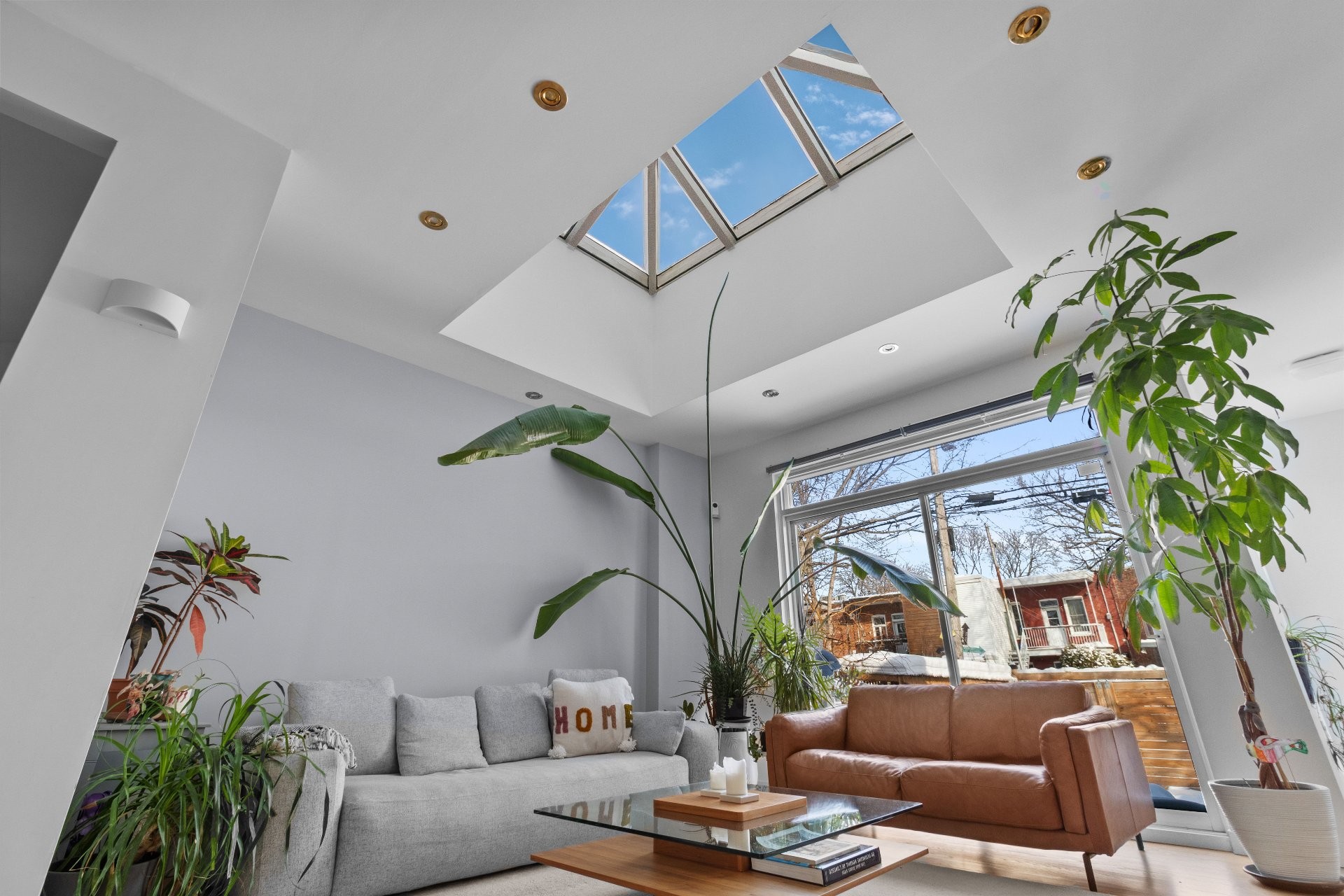 









6365


Av. des Érables

,
Montréal (Rosemont/La Petite-Patrie),




QC
H2G2M7

