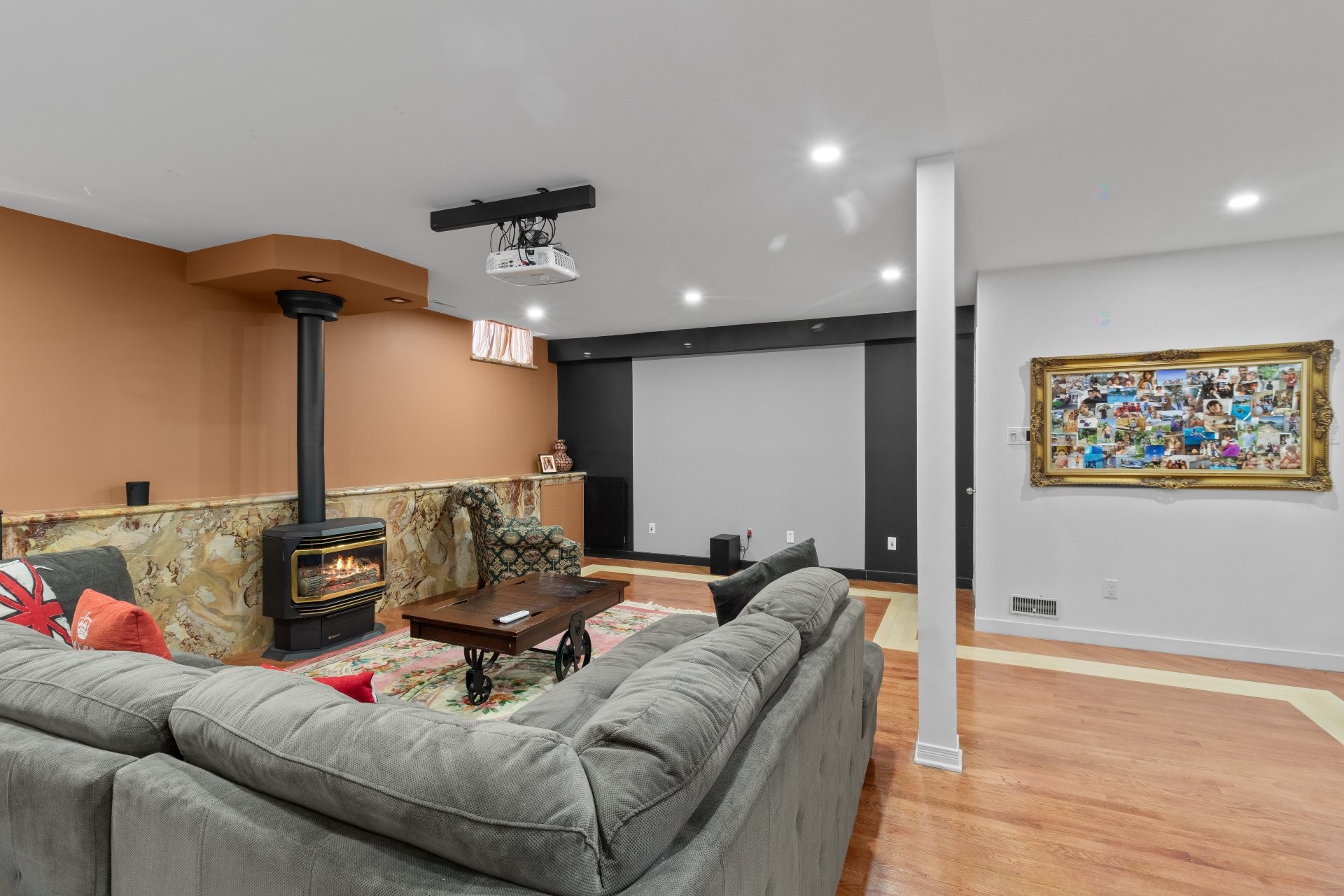 









6365


Av. des Érables

,
Montréal (Rosemont/La Petite-Patrie),




QC
H2G2M7

