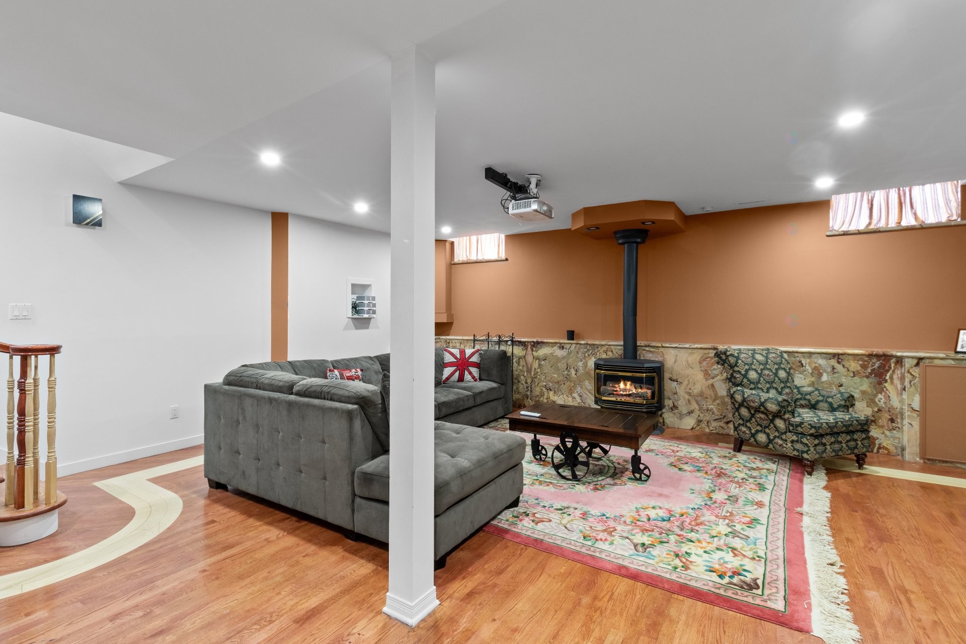 









6365


Av. des Érables

,
Montréal (Rosemont/La Petite-Patrie),




QC
H2G2M7

