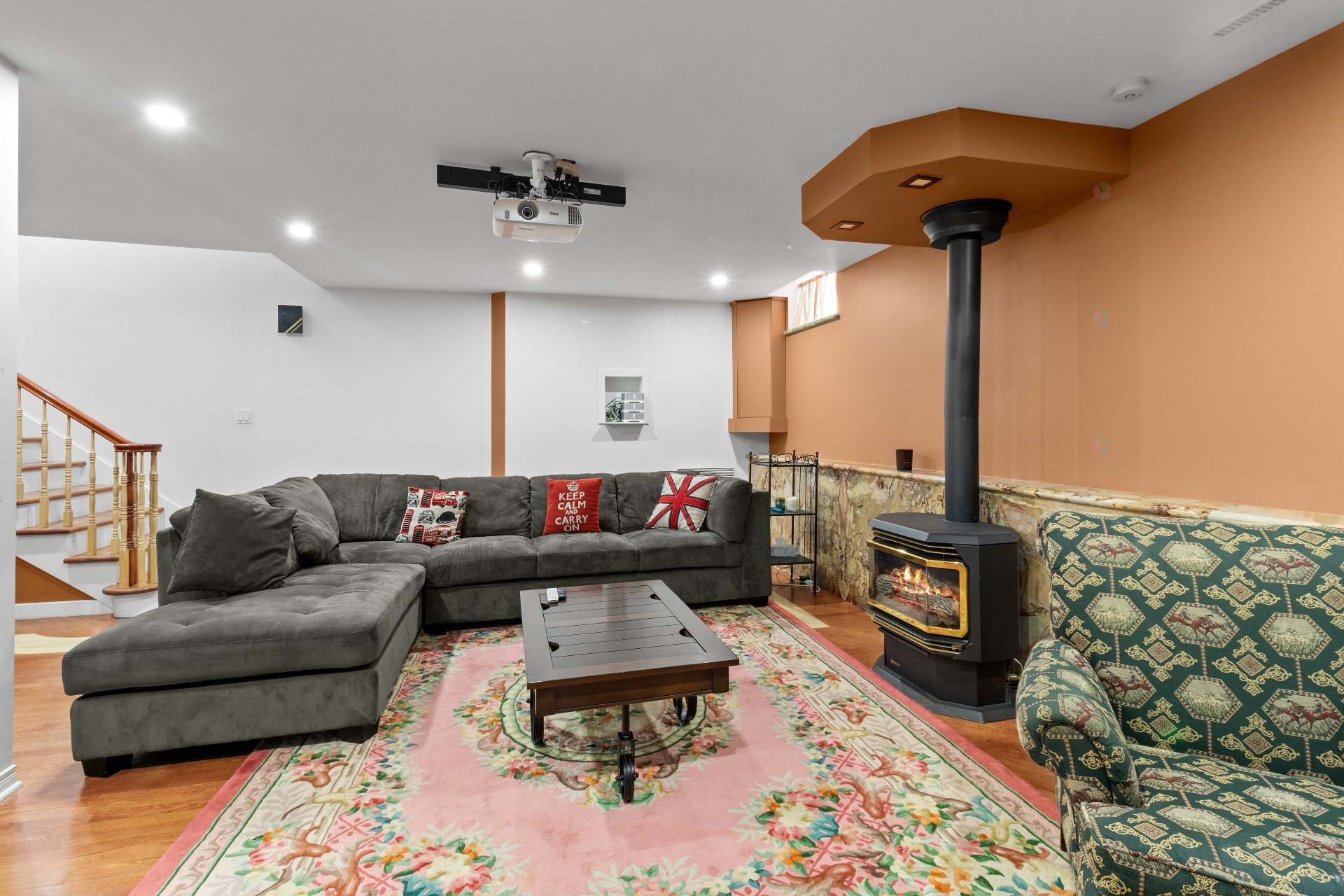 









6365


Av. des Érables

,
Montréal (Rosemont/La Petite-Patrie),




QC
H2G2M7

