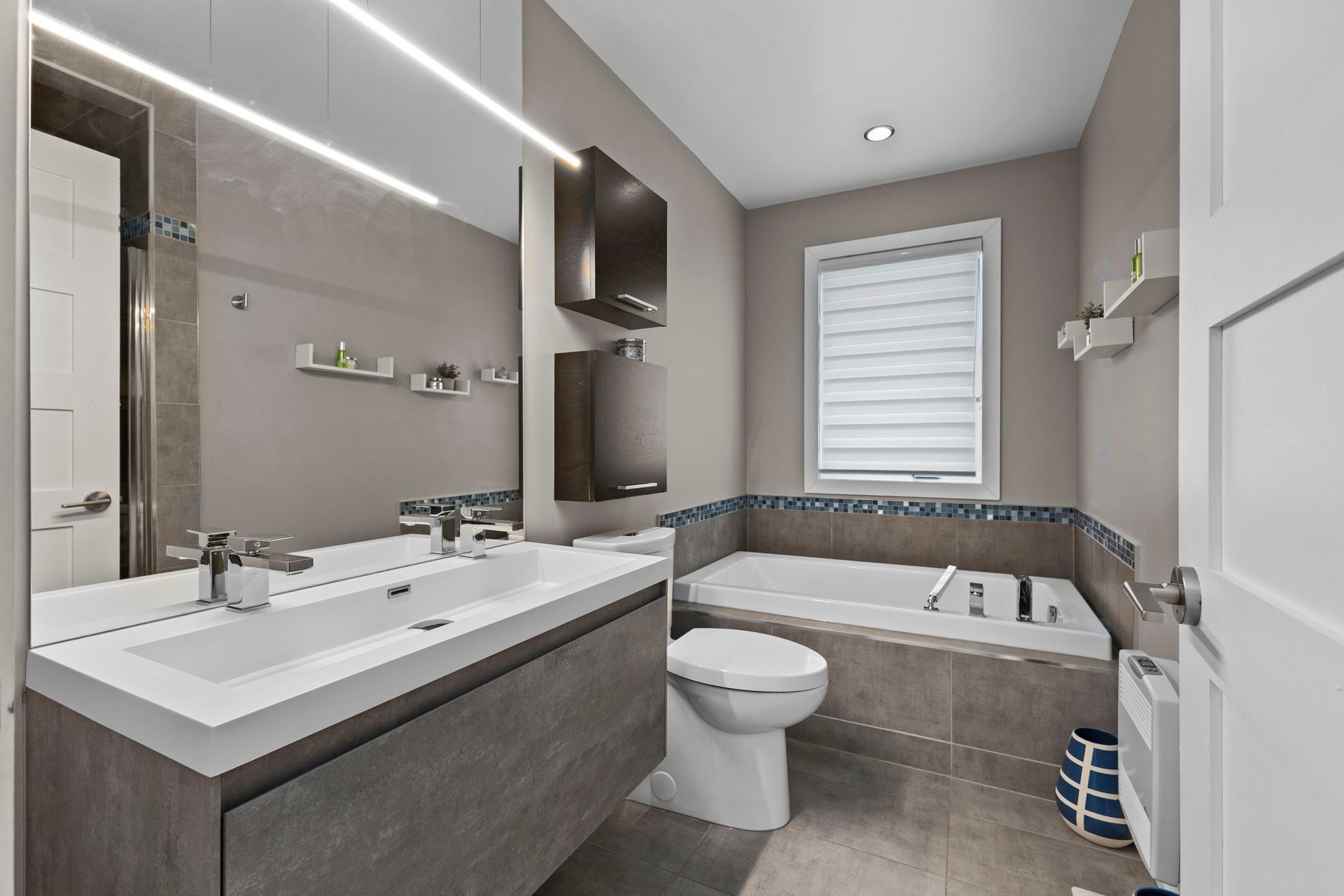 









60


Rue de Turin

,
Candiac,




QC
J5R0L3

