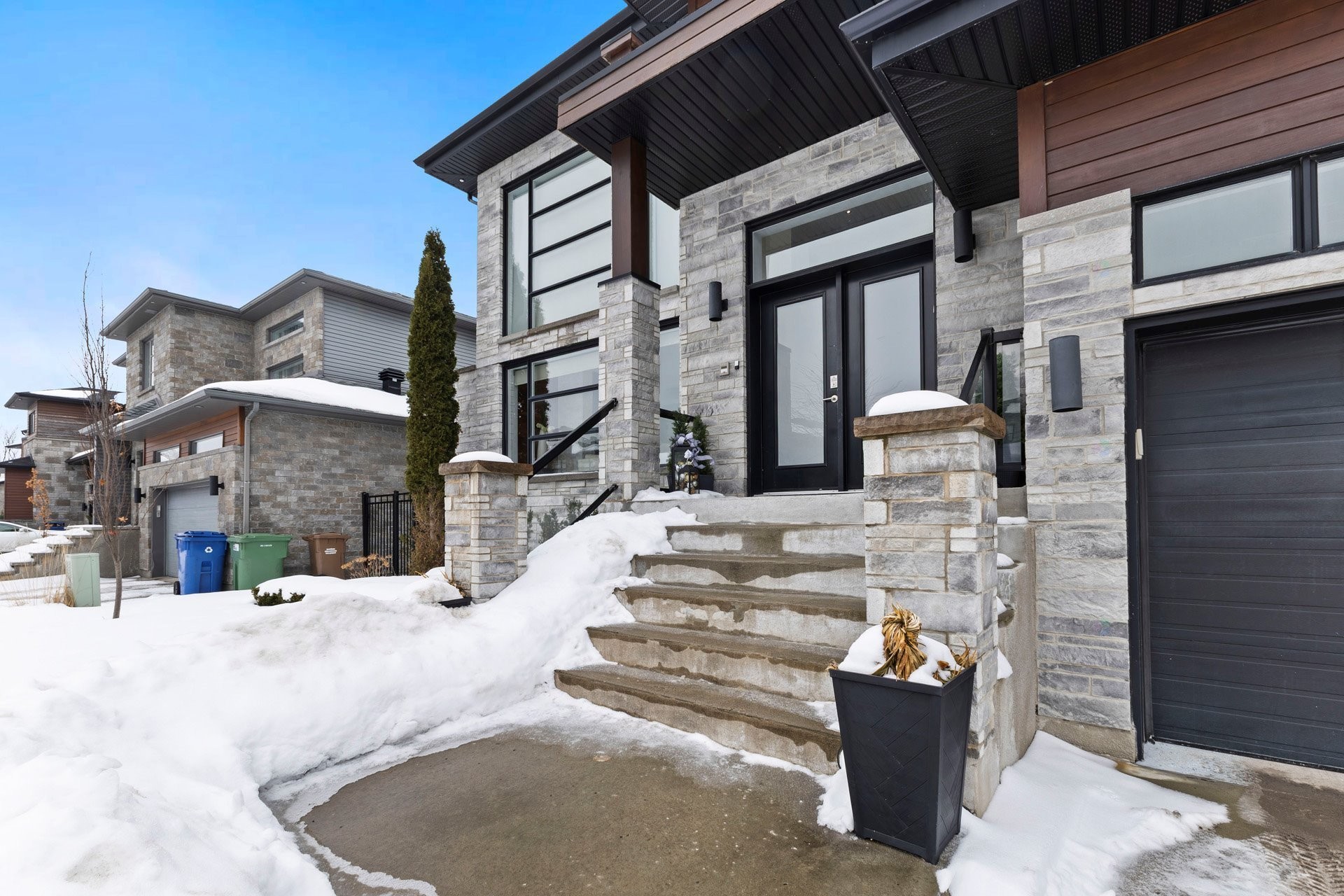 









60


Rue de Turin

,
Candiac,




QC
J5R0L3

