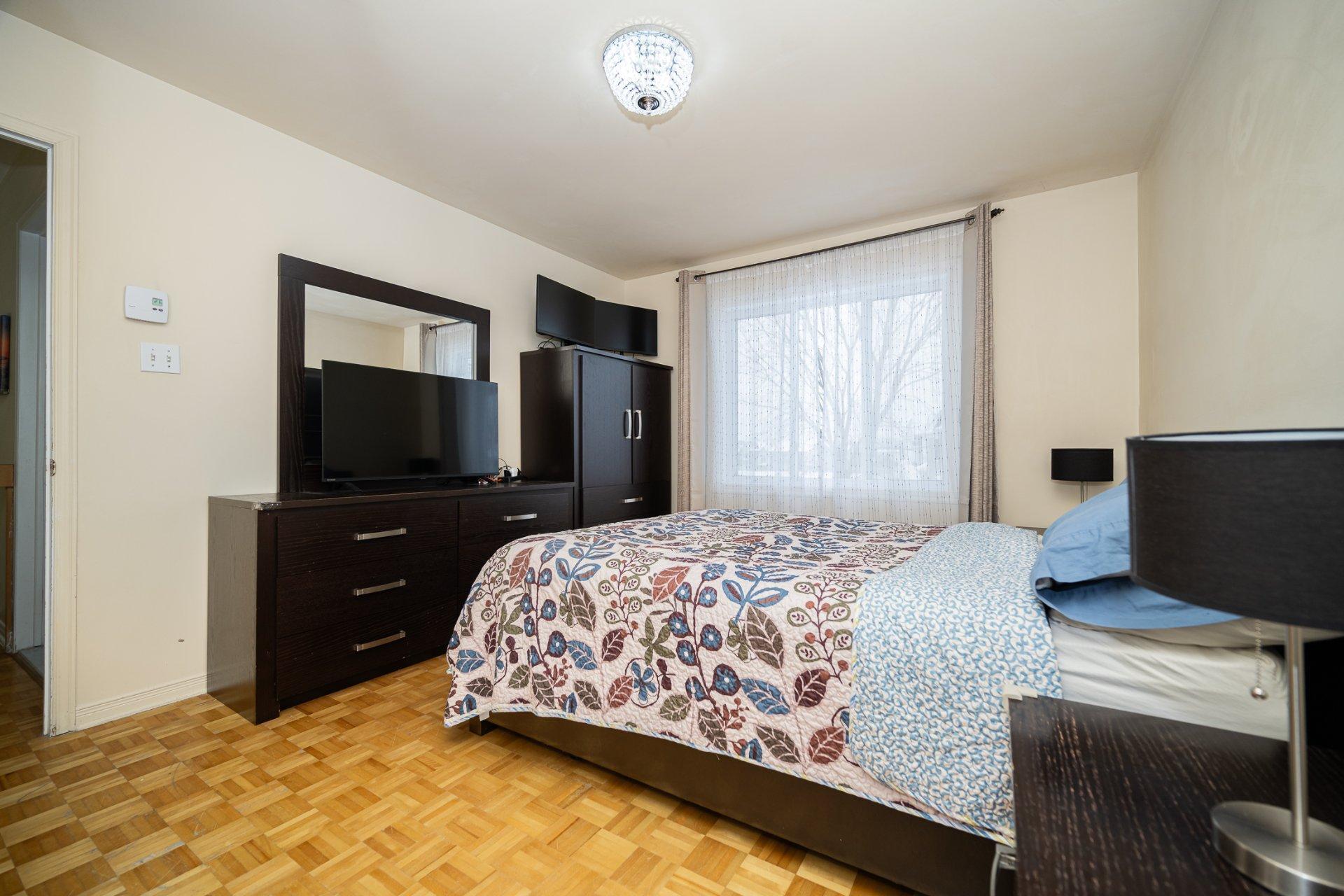 









4732


Rue Guénette

,
Laval (Chomedey),




QC
H7T2V1

