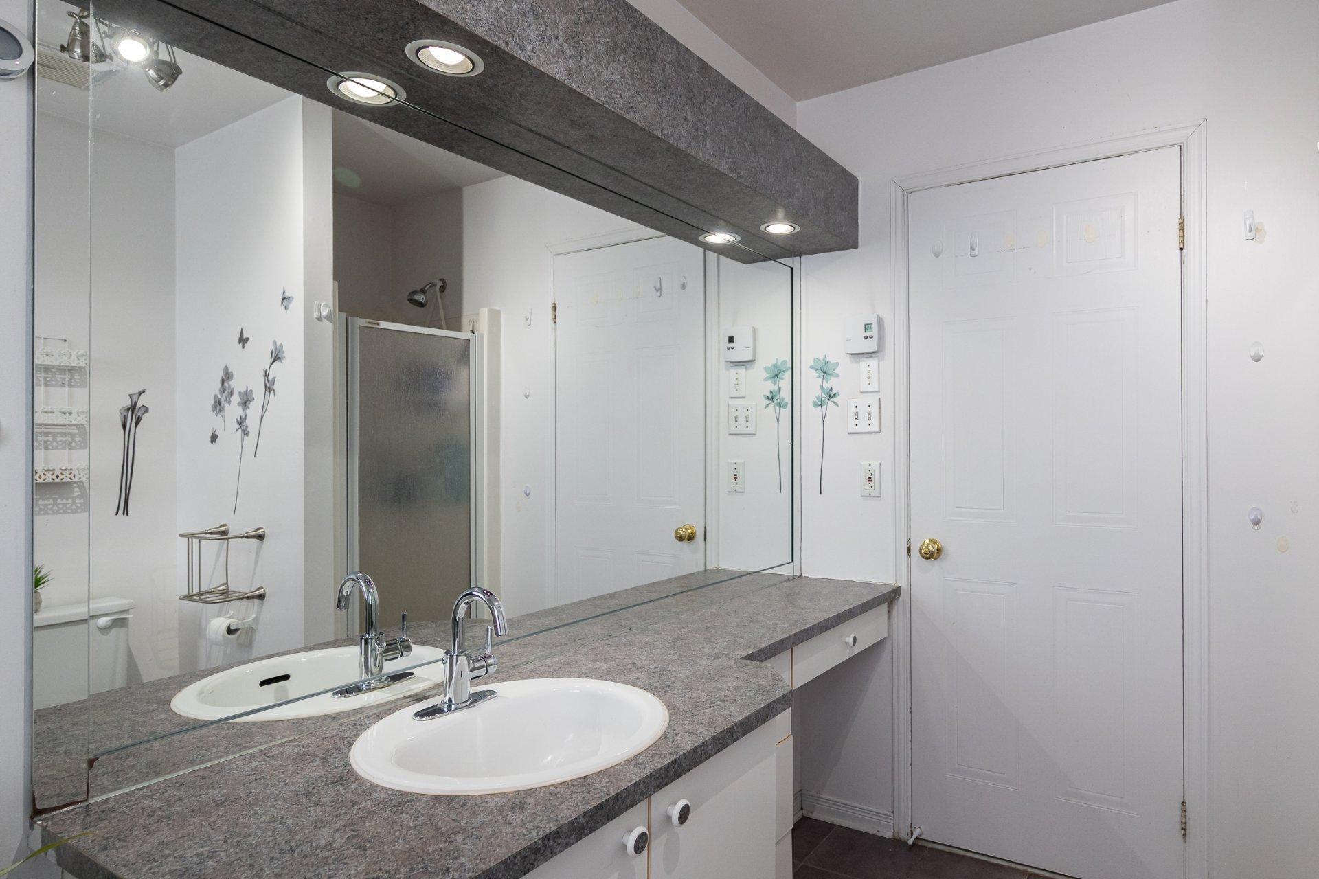 









4732


Rue Guénette

,
Laval (Chomedey),




QC
H7T2V1

