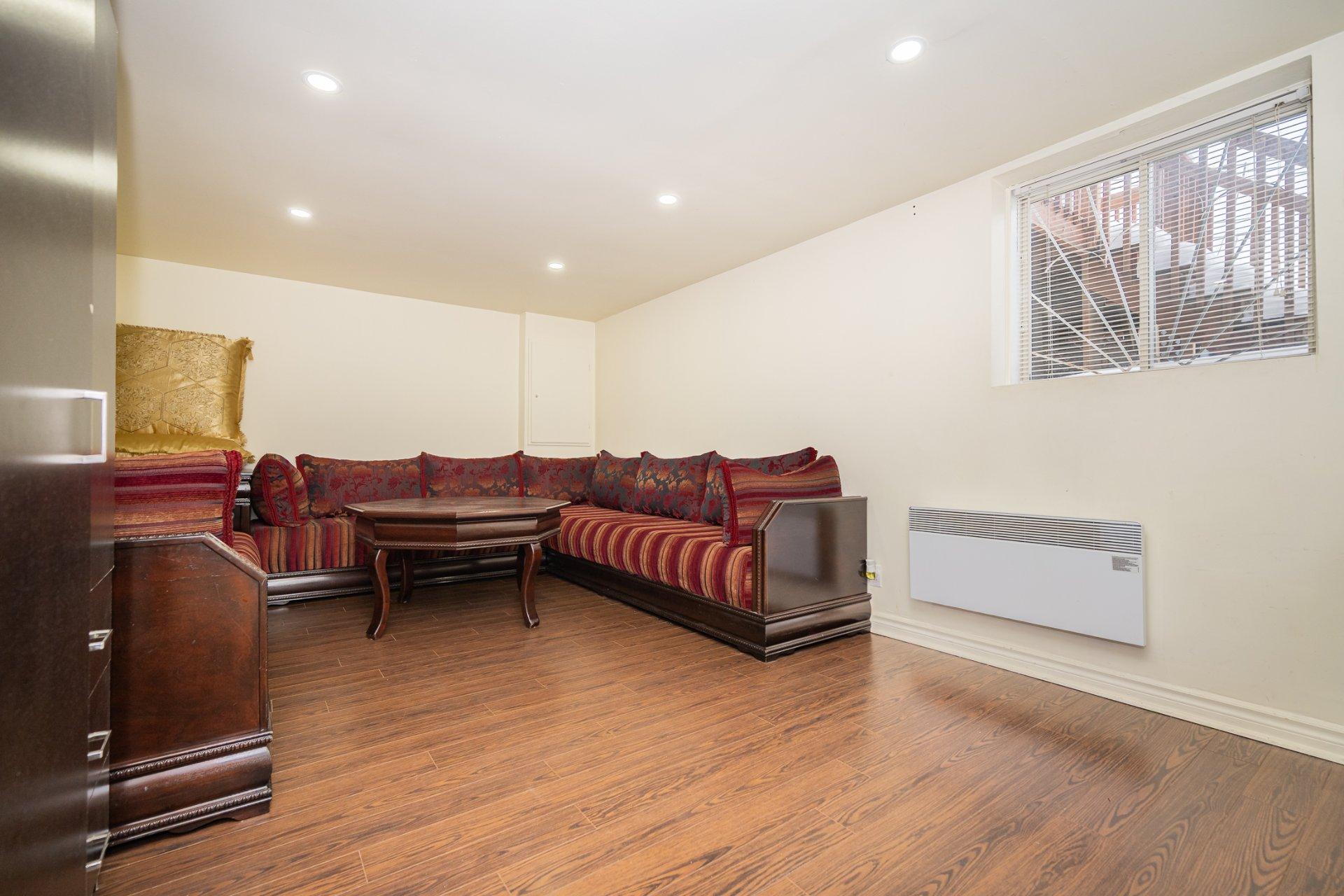 









4732


Rue Guénette

,
Laval (Chomedey),




QC
H7T2V1

