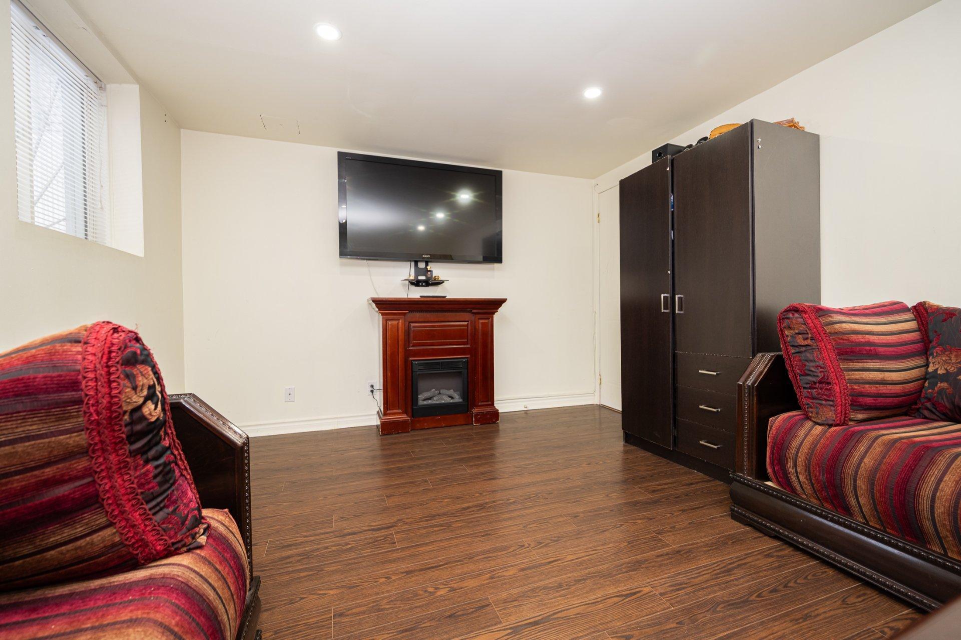 









4732


Rue Guénette

,
Laval (Chomedey),




QC
H7T2V1

