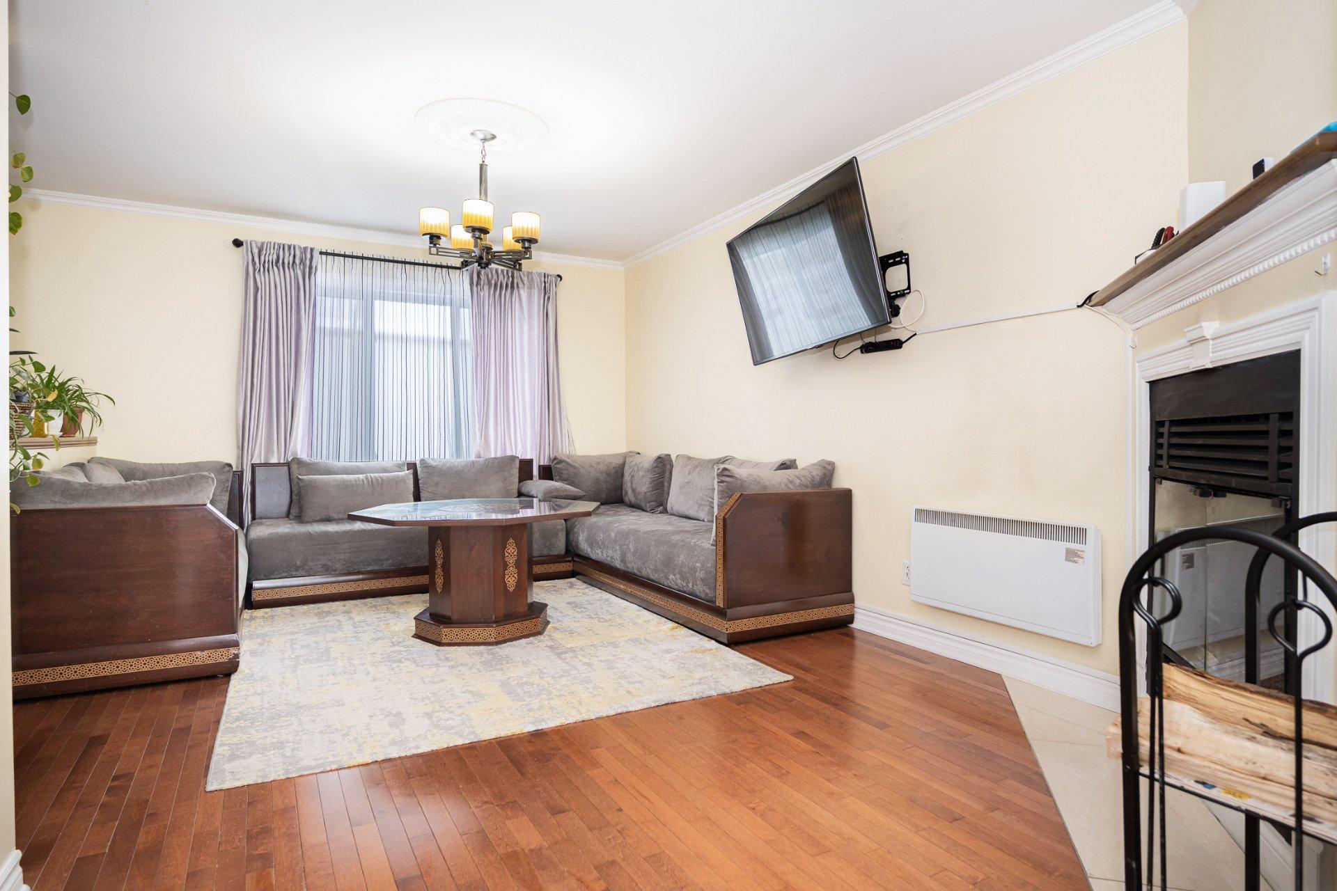 









4732


Rue Guénette

,
Laval (Chomedey),




QC
H7T2V1

