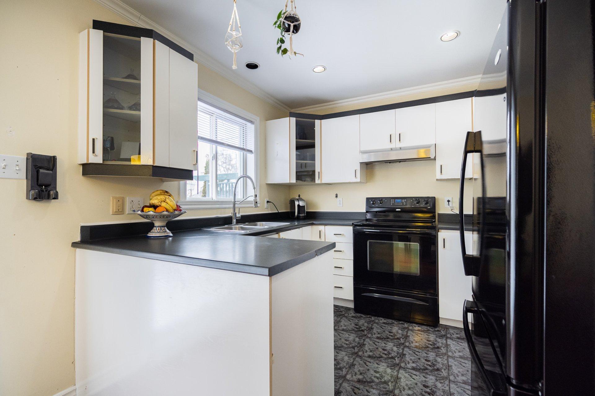 









4732


Rue Guénette

,
Laval (Chomedey),




QC
H7T2V1

