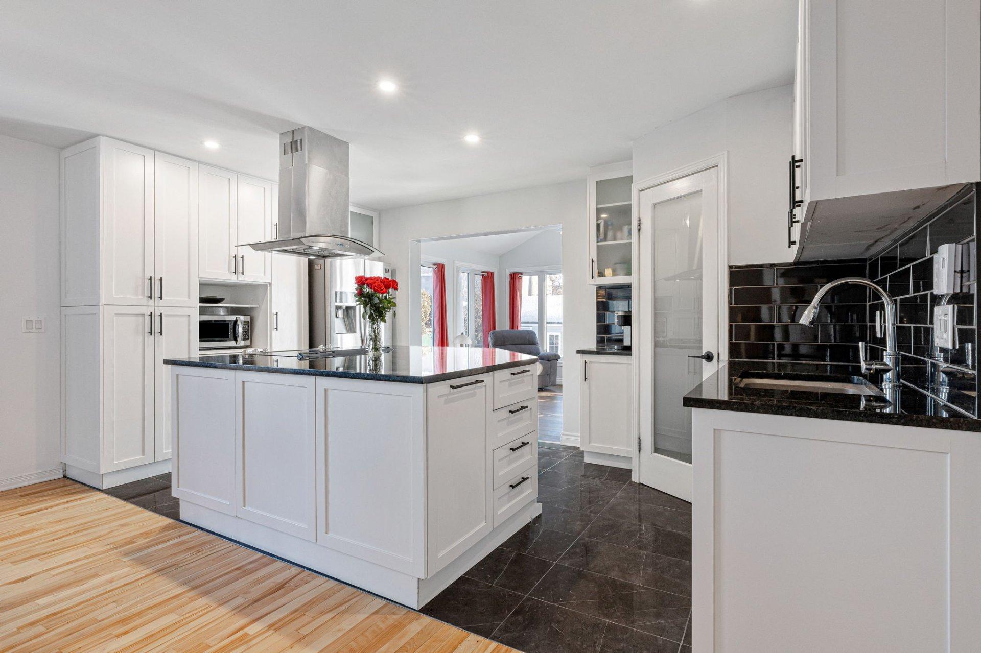 









2141


Rue Borduas

,
Sainte-Julie,




QC
J3E2H4

