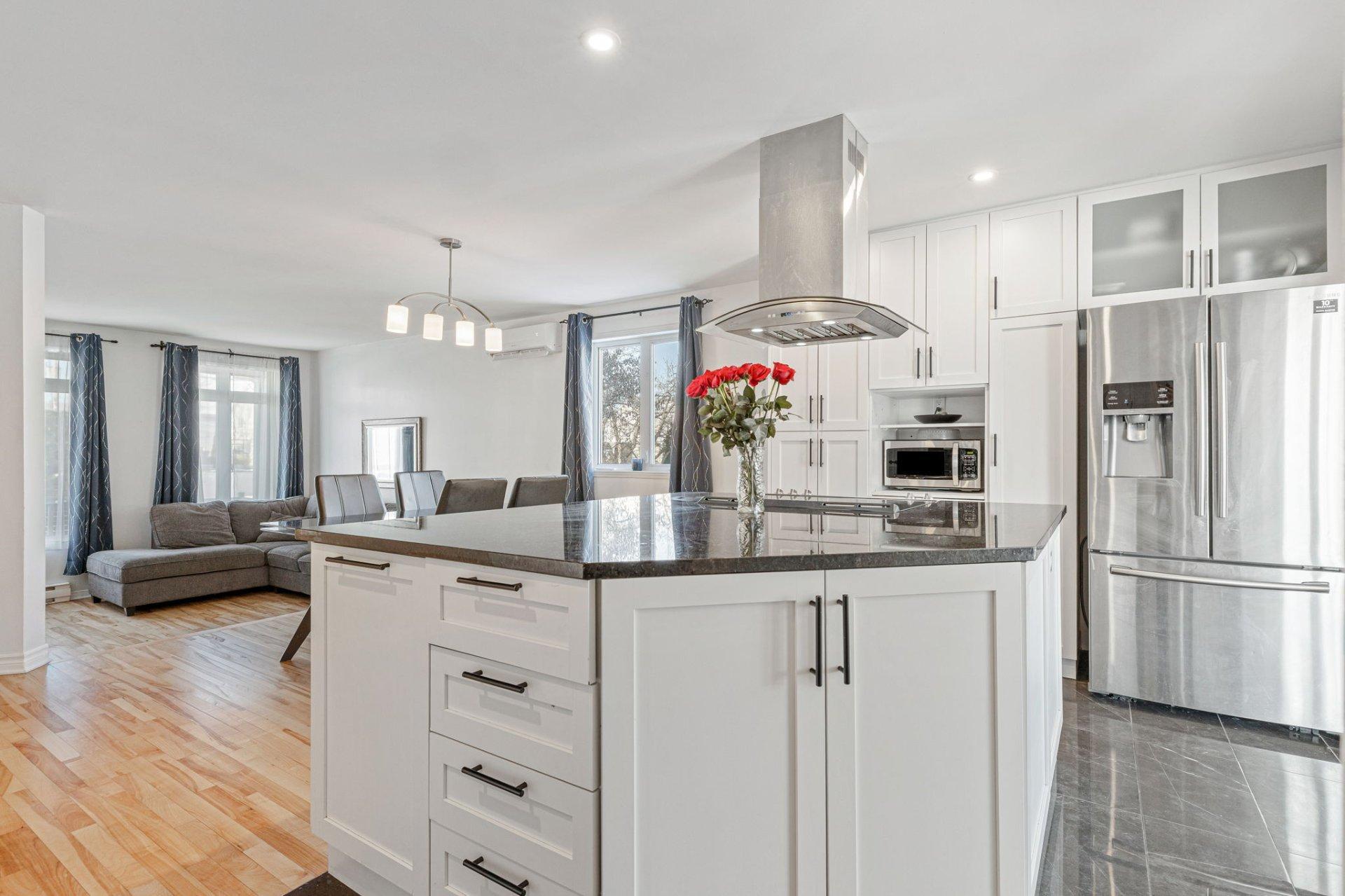 









2141


Rue Borduas

,
Sainte-Julie,




QC
J3E2H4

