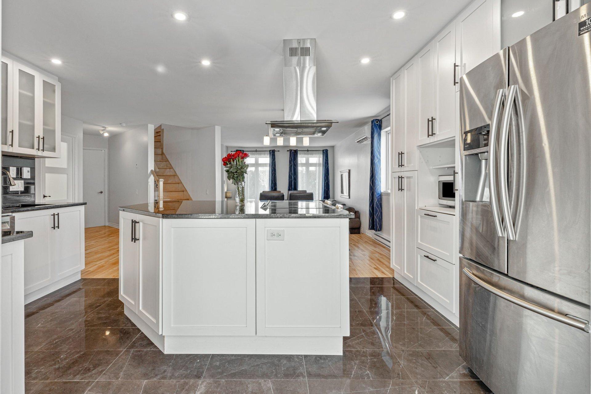 









2141


Rue Borduas

,
Sainte-Julie,




QC
J3E2H4

