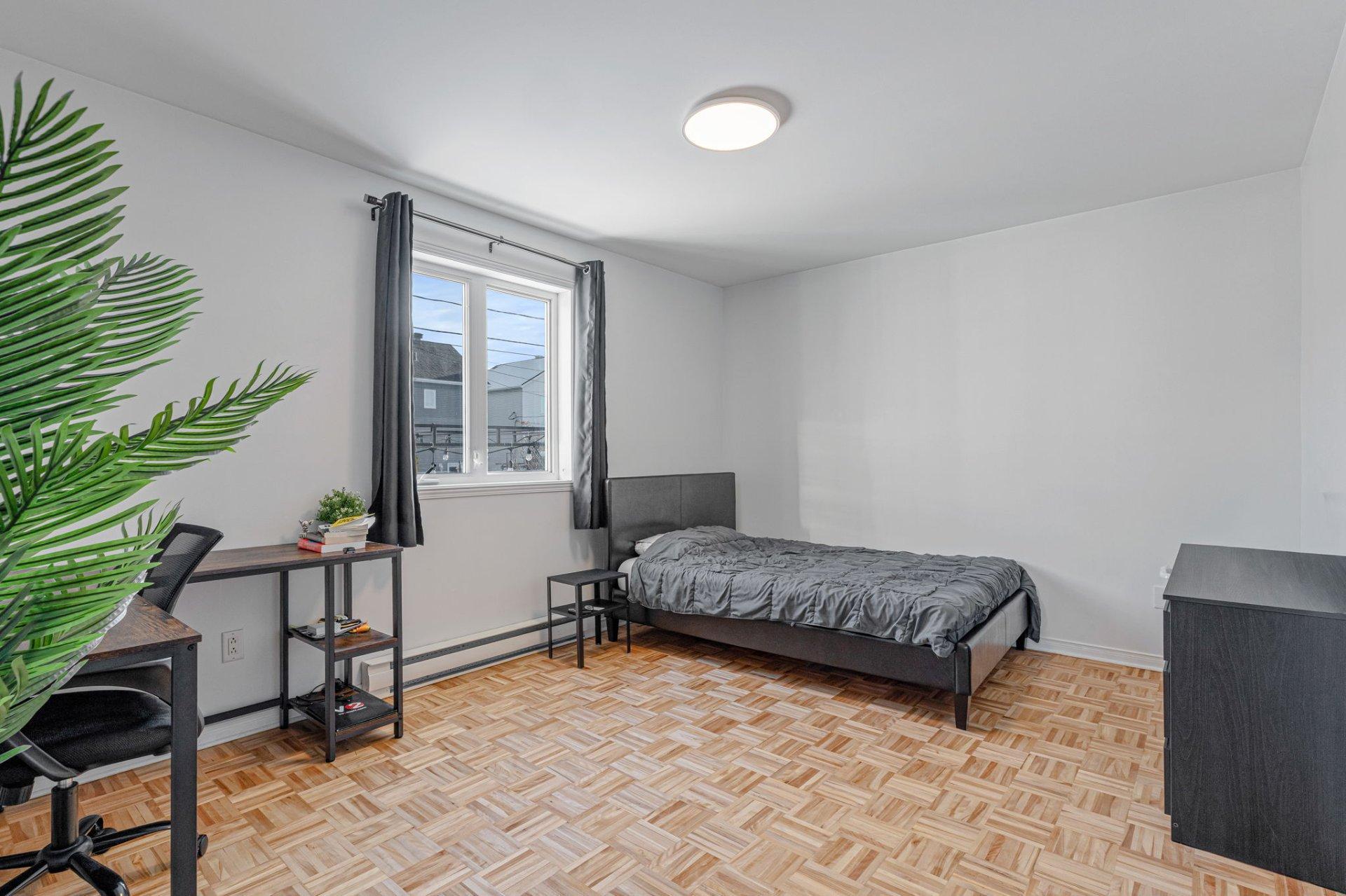 









2141


Rue Borduas

,
Sainte-Julie,




QC
J3E2H4

