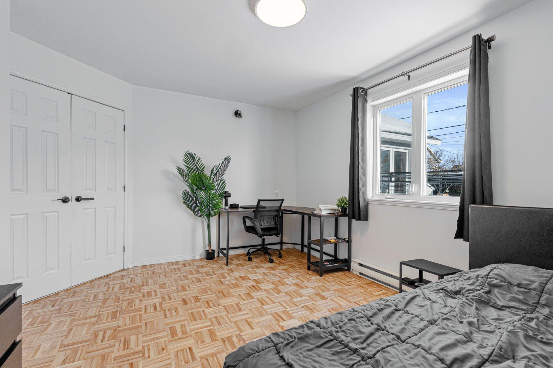 









2141


Rue Borduas

,
Sainte-Julie,




QC
J3E2H4

